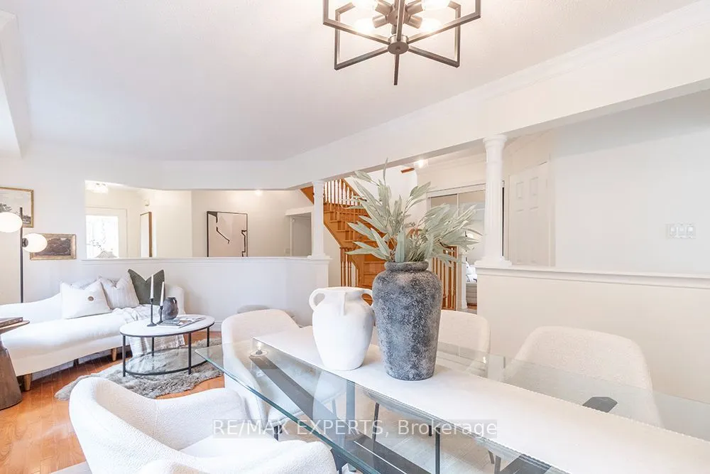 104 Echo Ridge Crescent