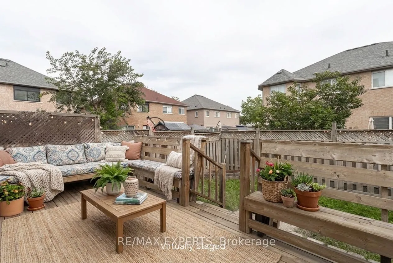 104 Echo Ridge Crescent