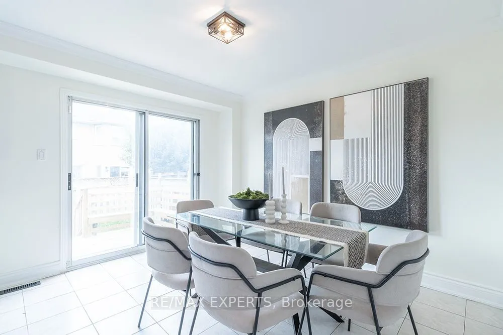 104 Echo Ridge Crescent