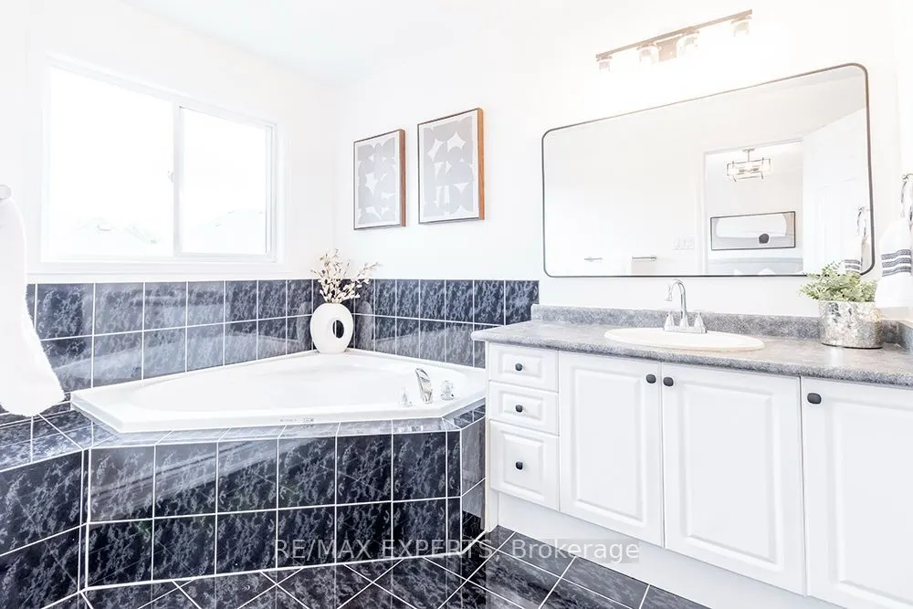 104 Echo Ridge Crescent