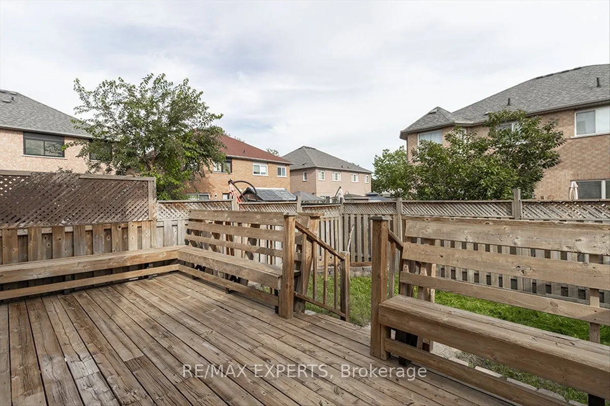 104 Echo Ridge Crescent