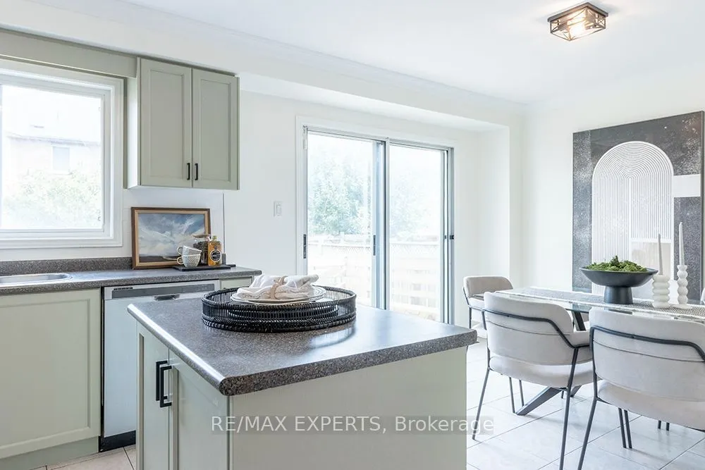 104 Echo Ridge Crescent
