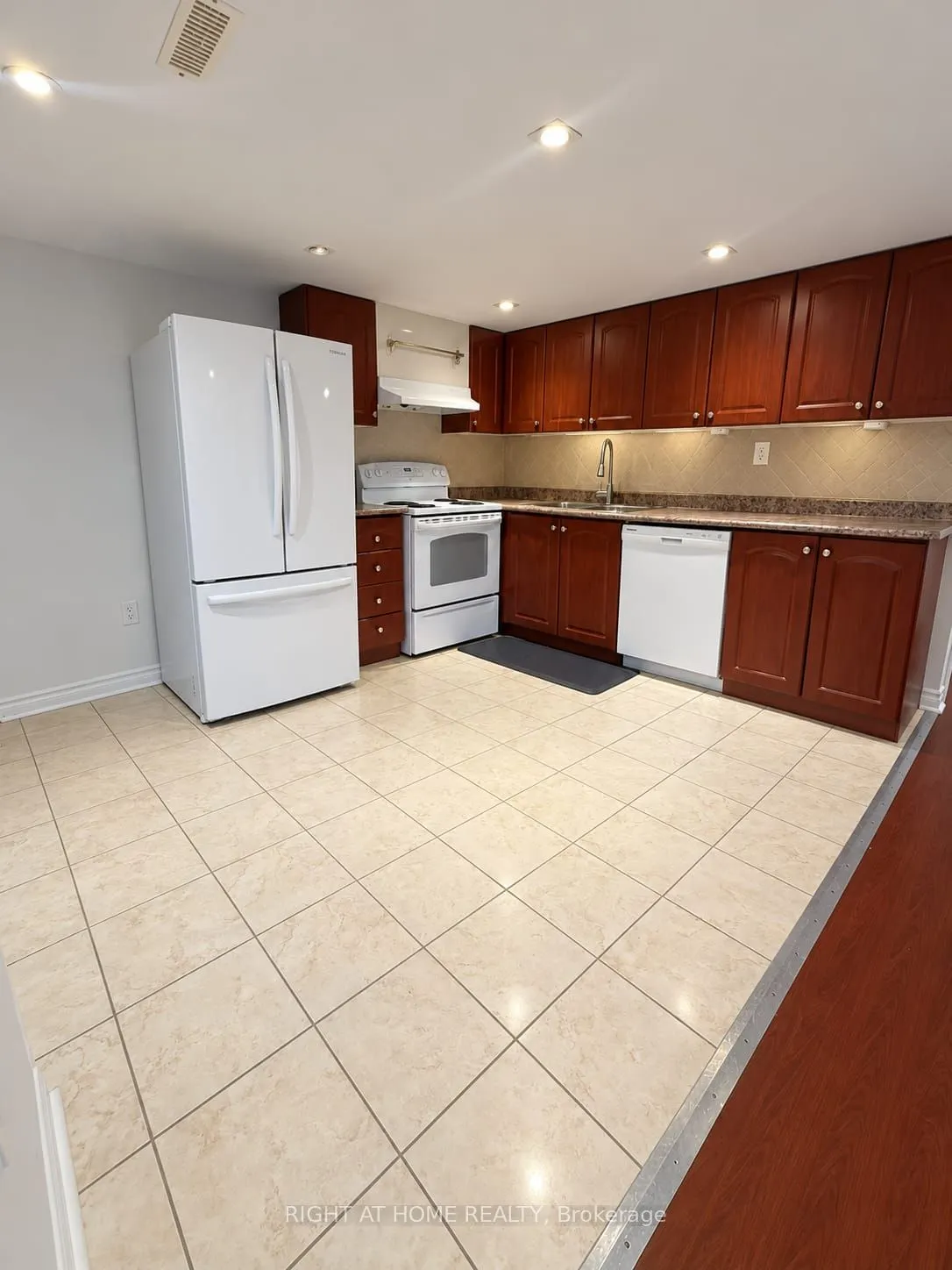 23 Lark Crescent #Walkout Basement