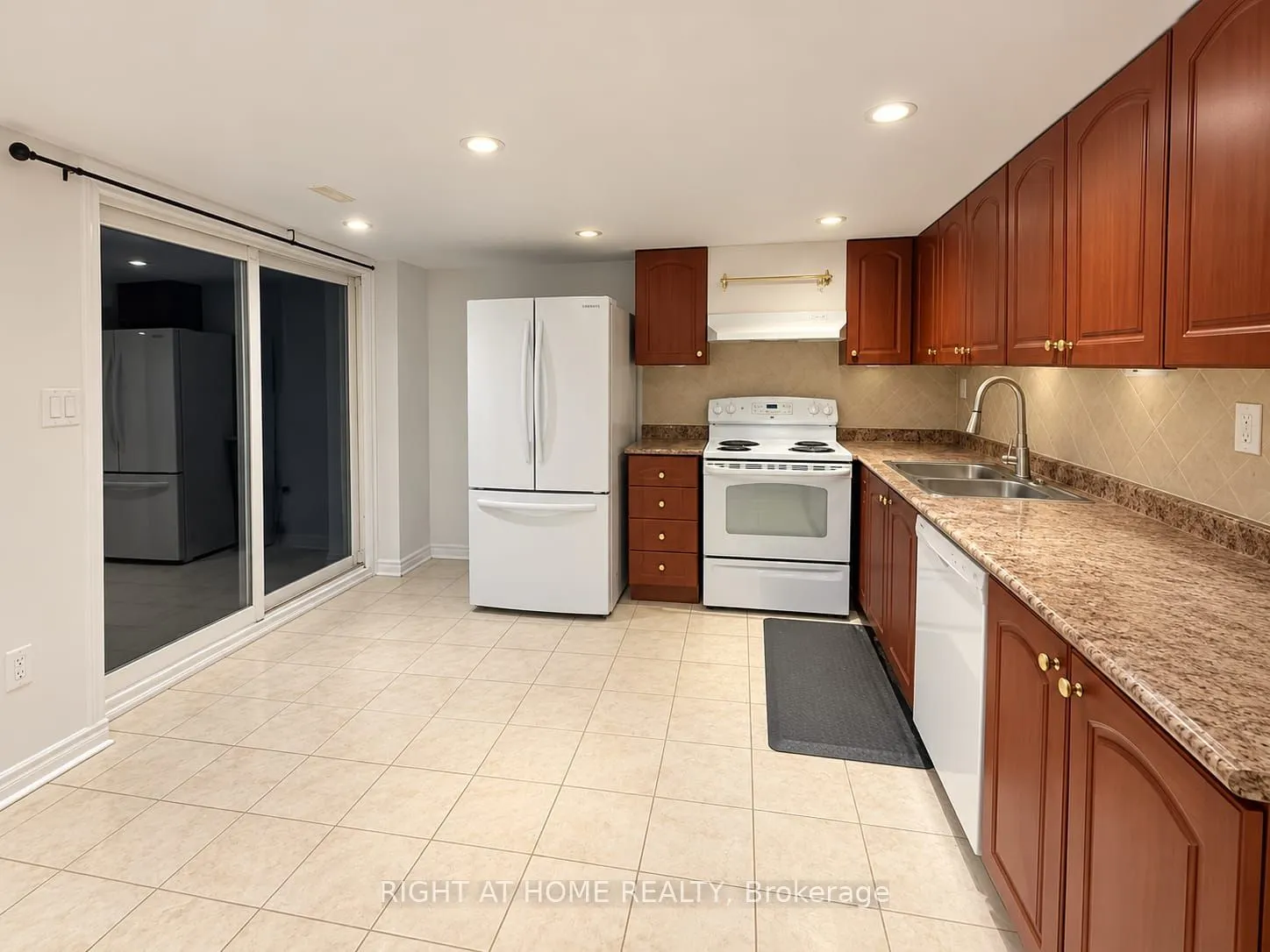 23 Lark Crescent #Walkout Basement