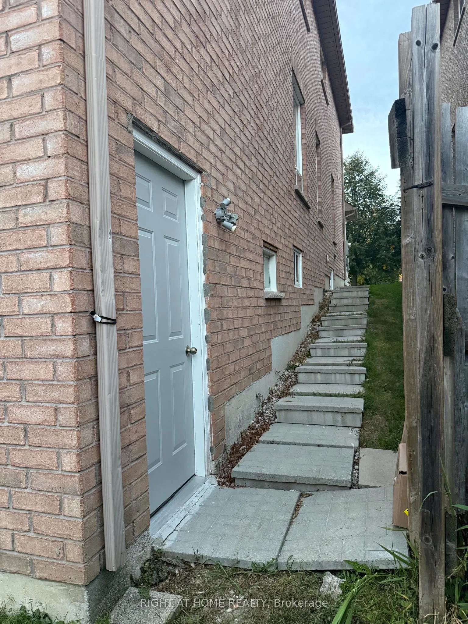 23 Lark Crescent #Walkout Basement