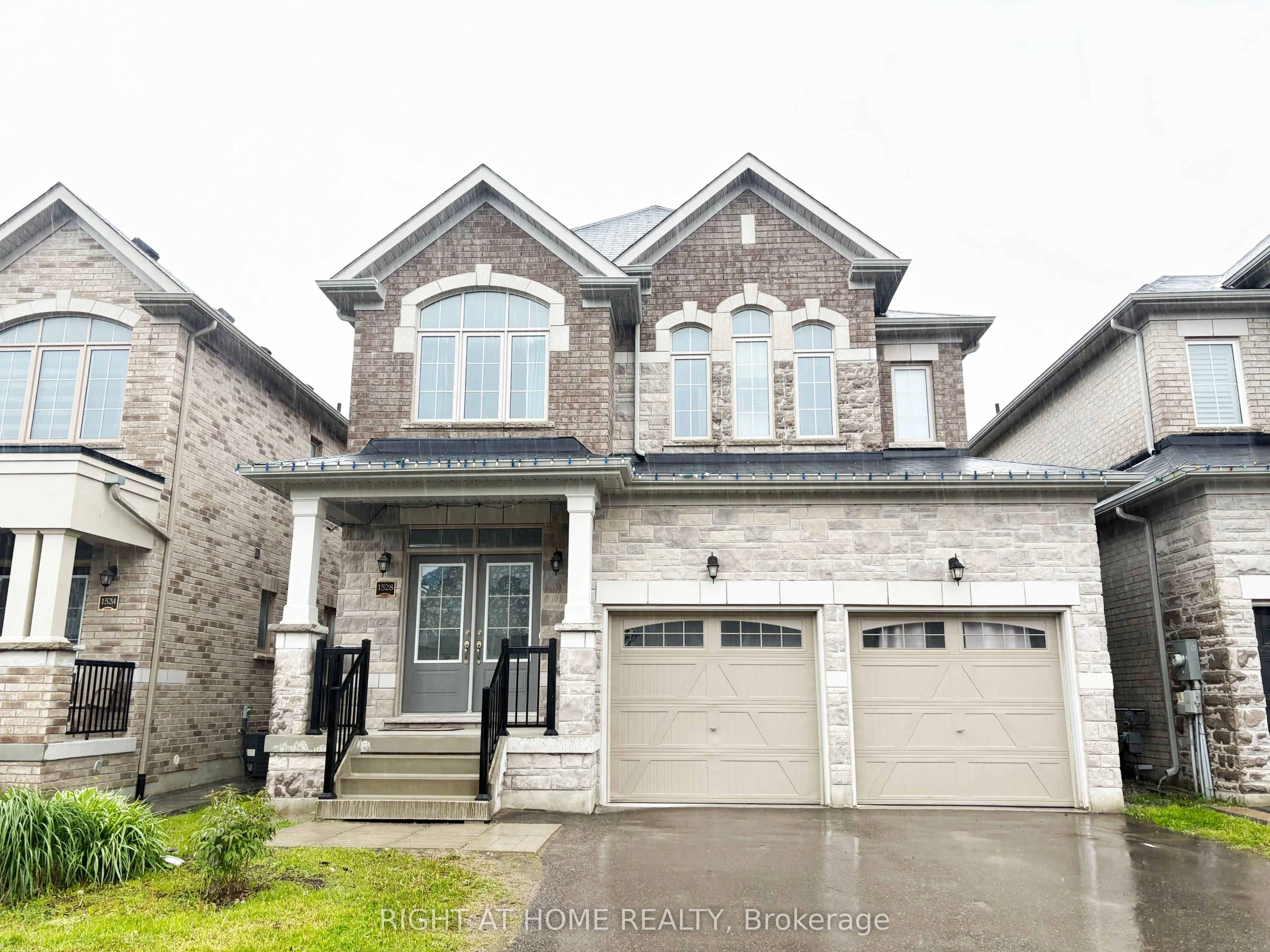 1528 McRoberts Crescent
