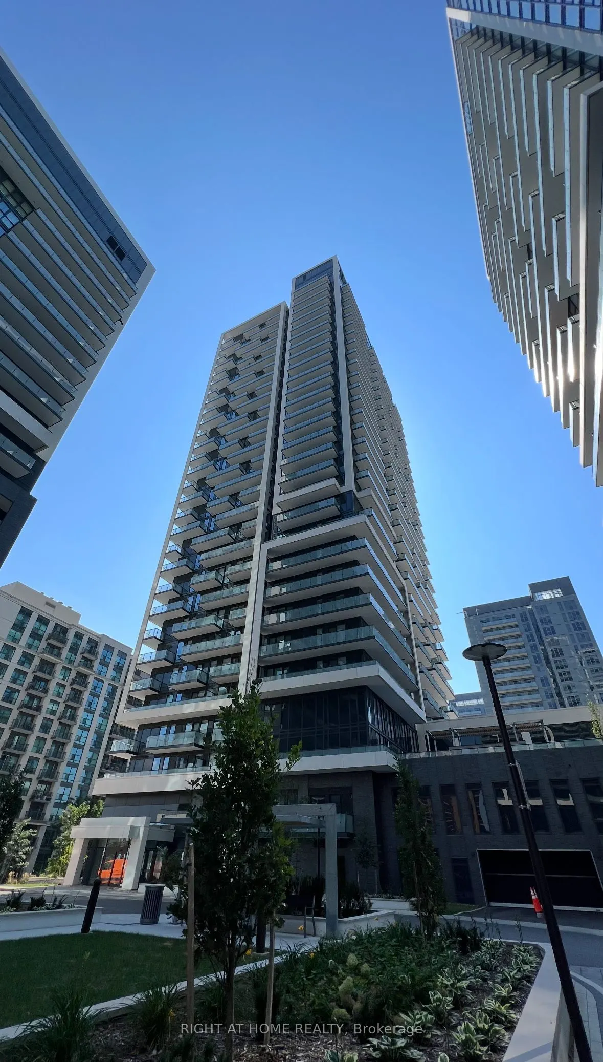 105 Oneida Crescent #2002