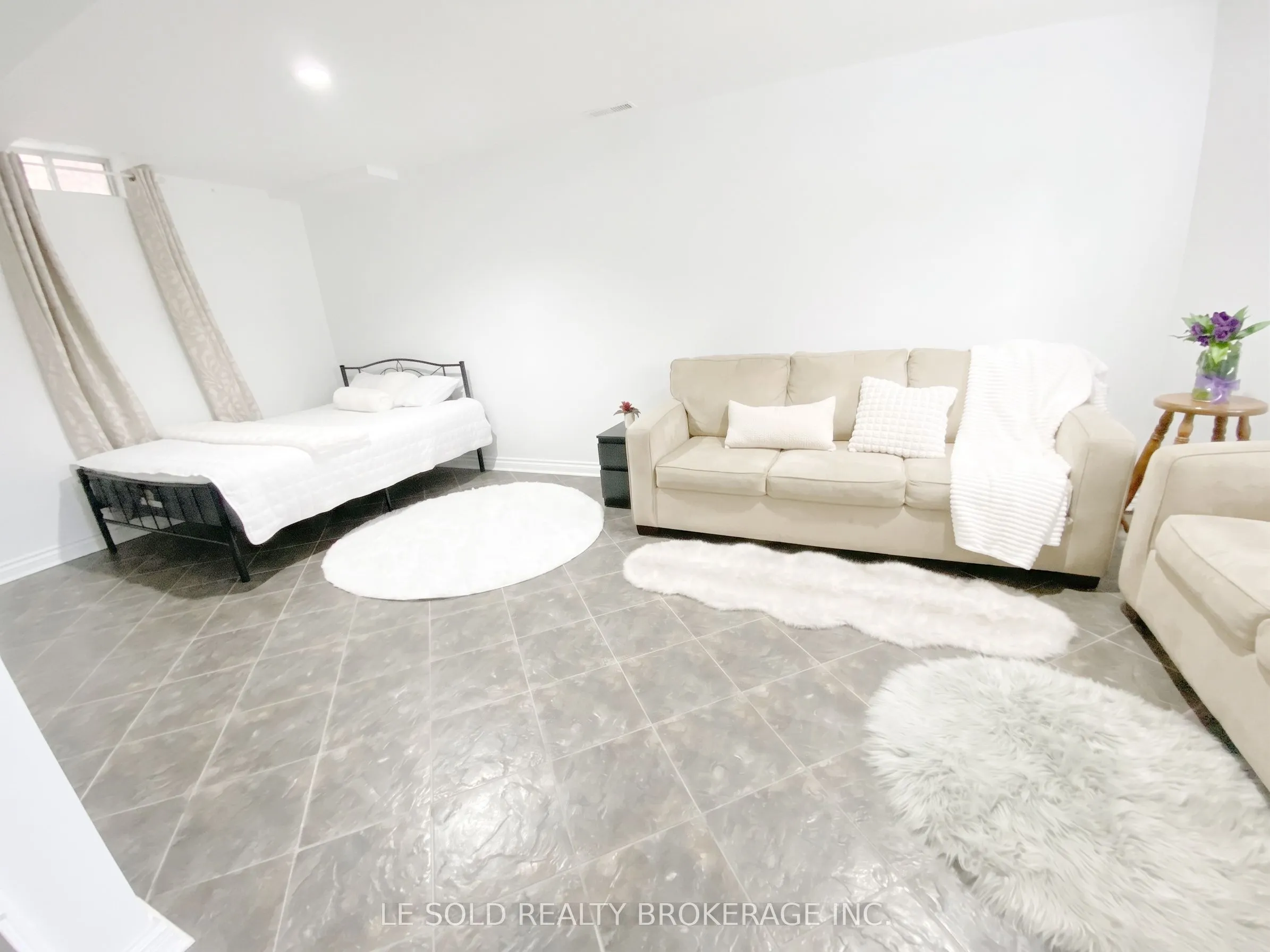 76 Larratt Lane