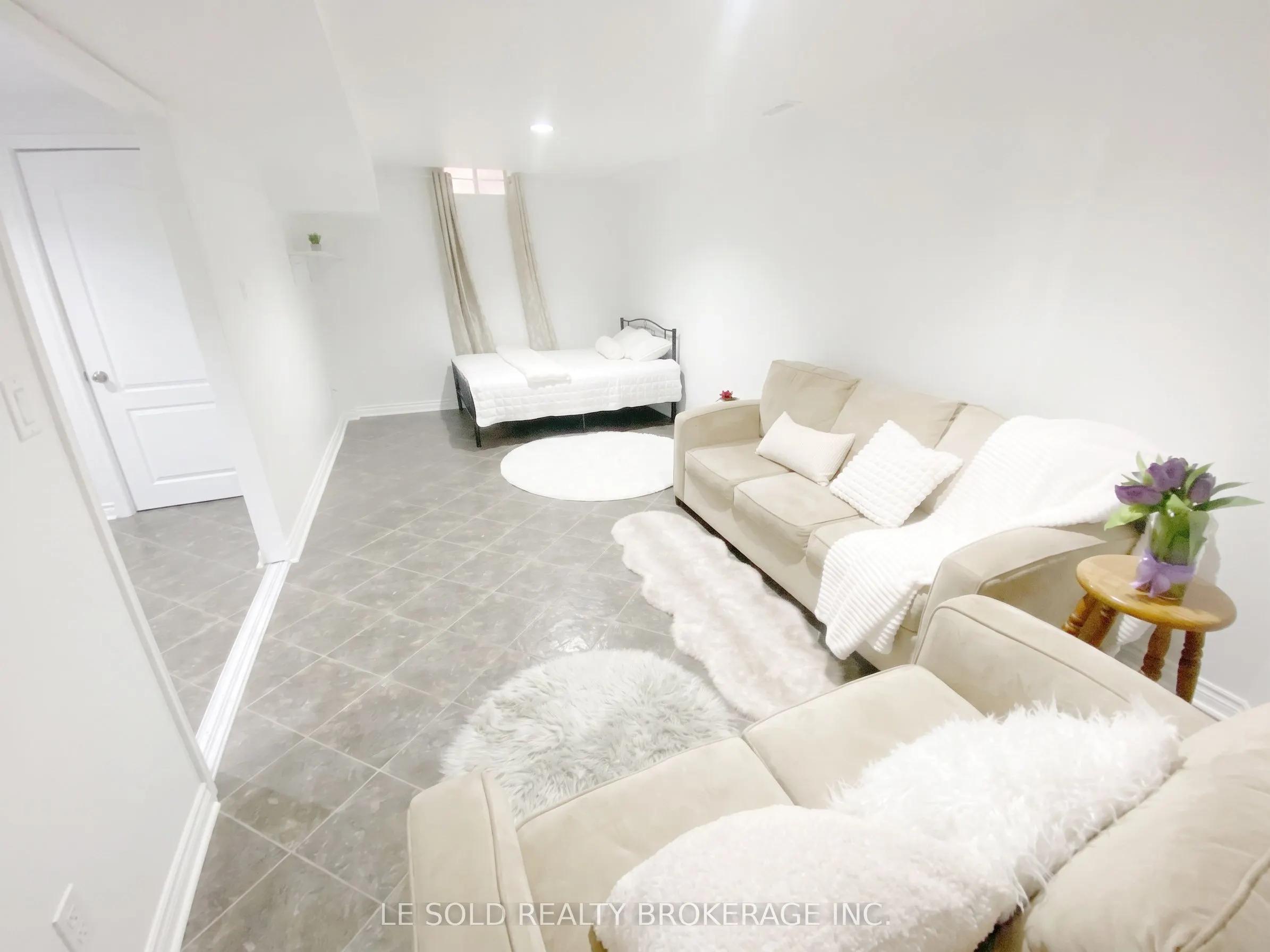 76 Larratt Lane