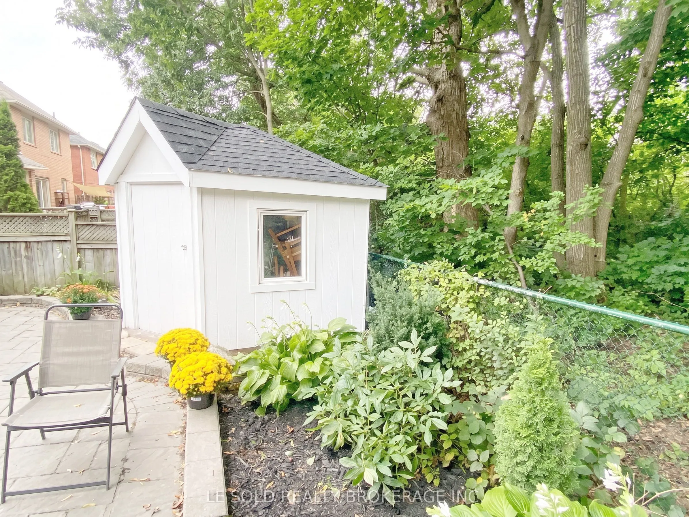 76 Larratt Lane