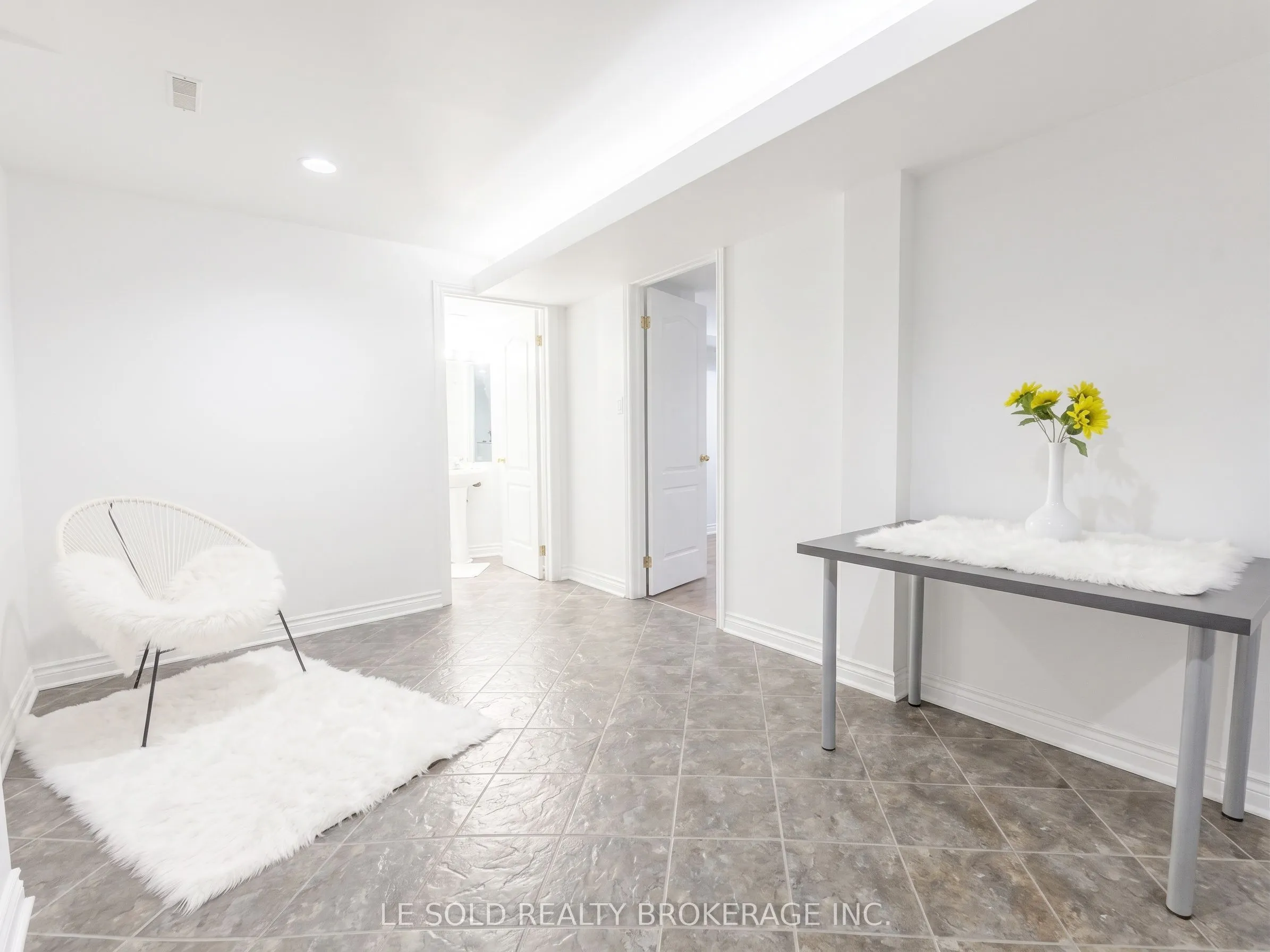 76 Larratt Lane