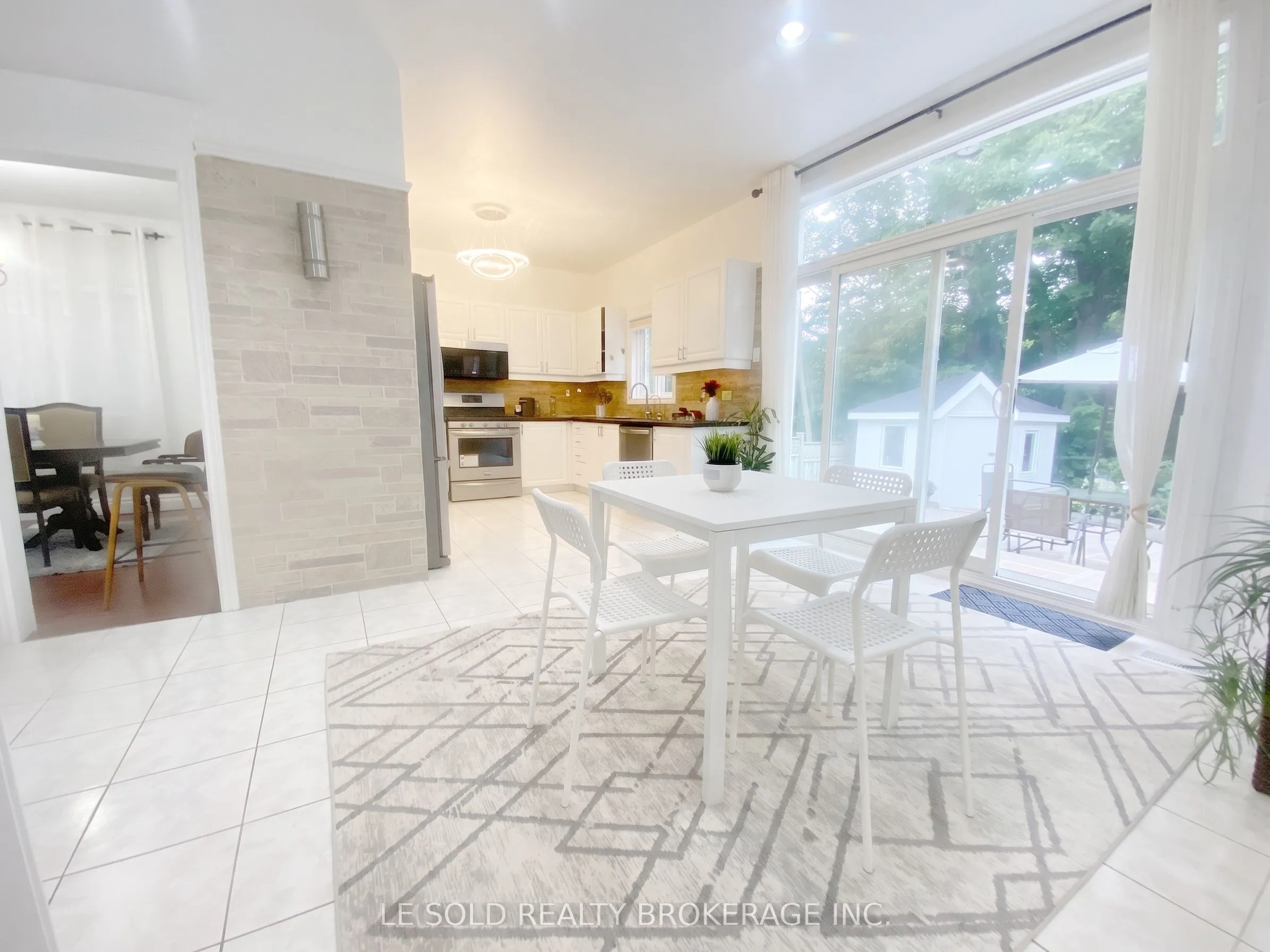 76 Larratt Lane
