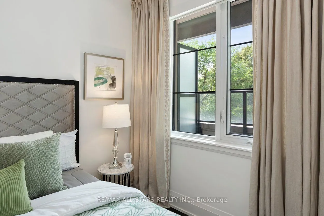 20 Fred Varley Drive #219