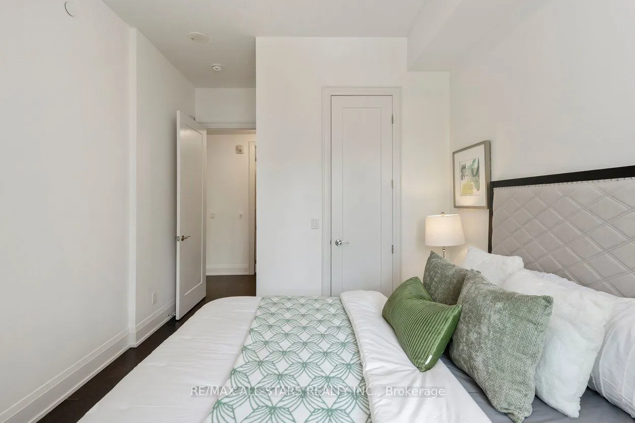 20 Fred Varley Drive #219