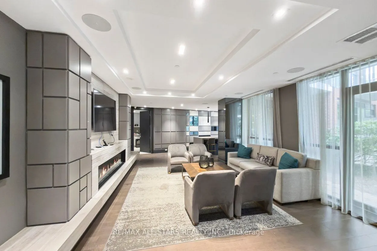 20 Fred Varley Drive #219