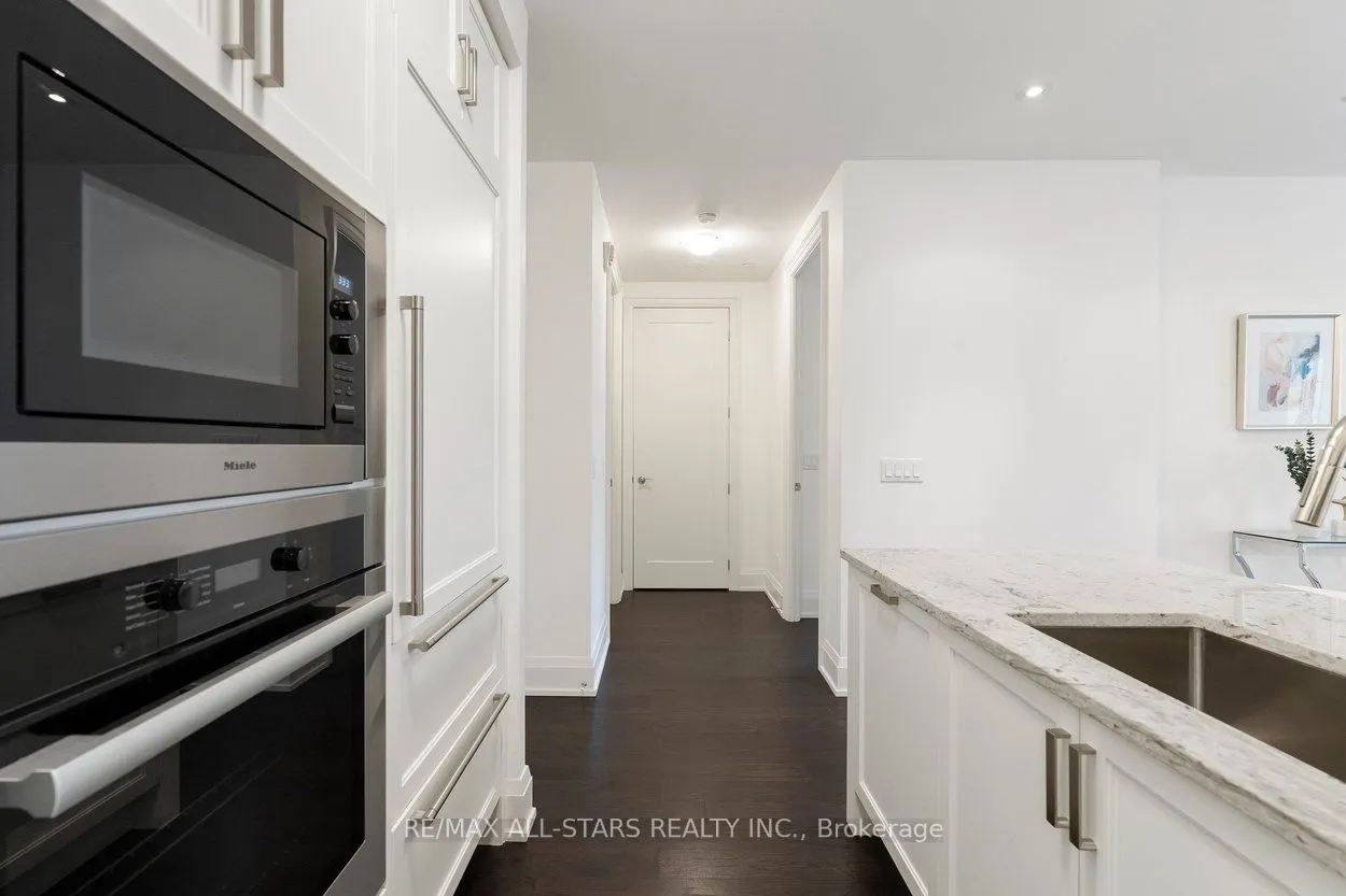 20 Fred Varley Drive #219
