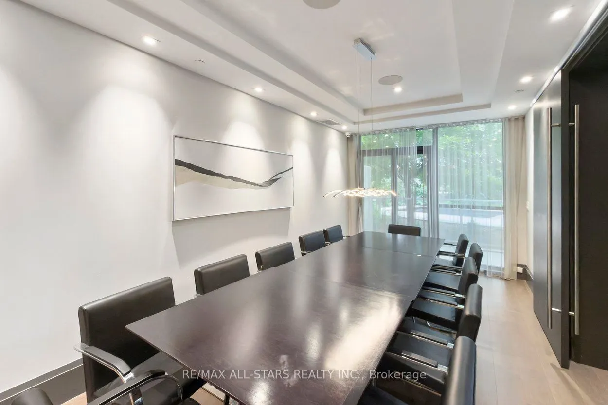 20 Fred Varley Drive #219