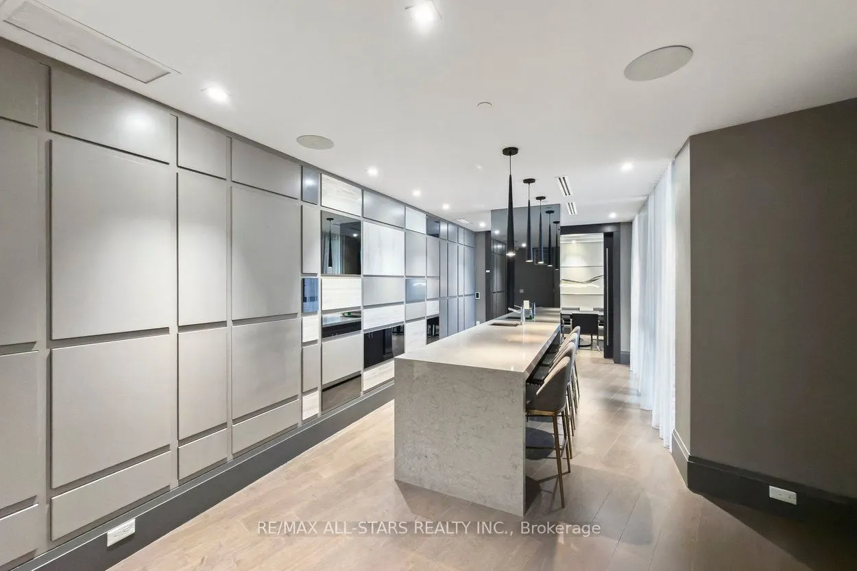 20 Fred Varley Drive #219