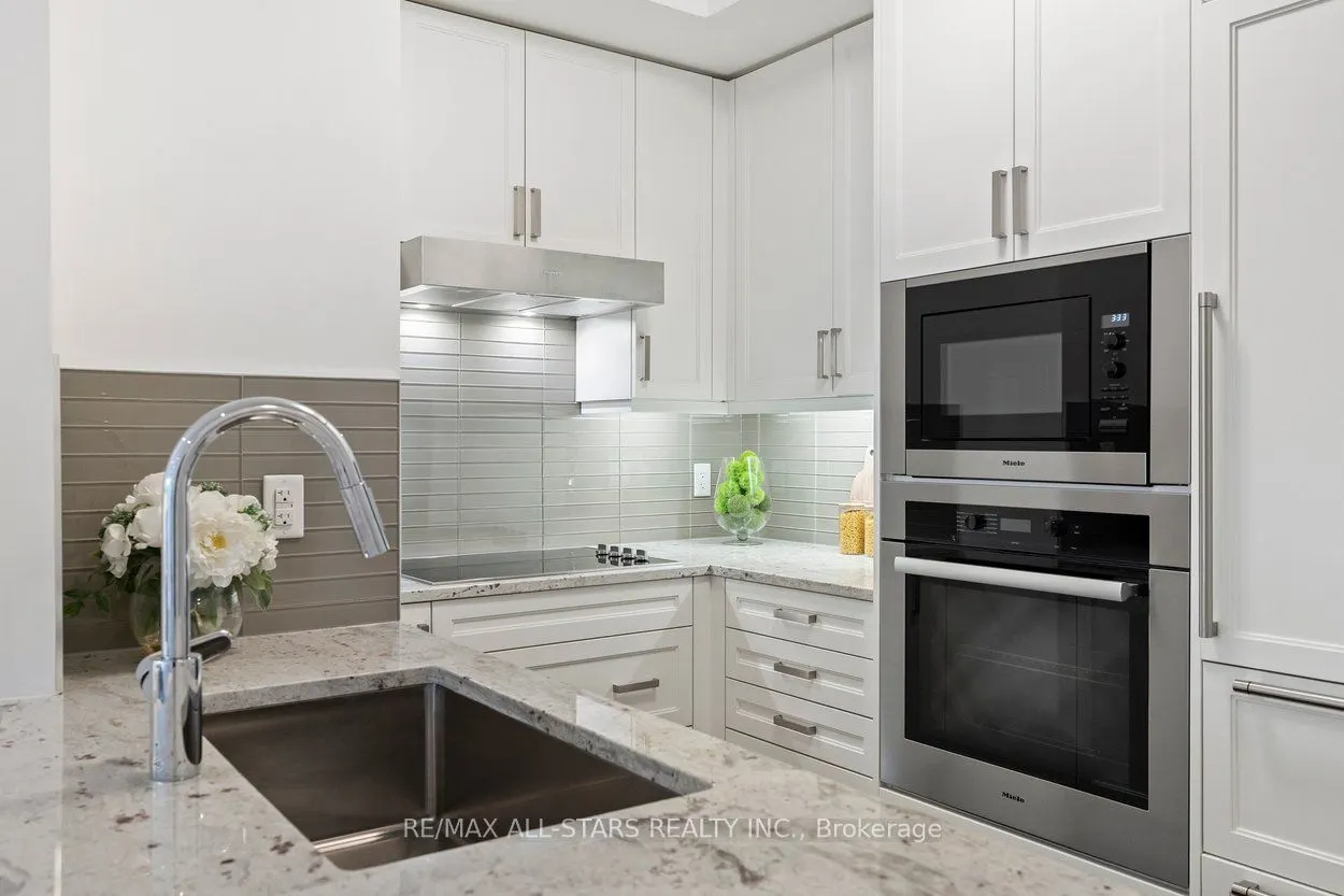 20 Fred Varley Drive #219