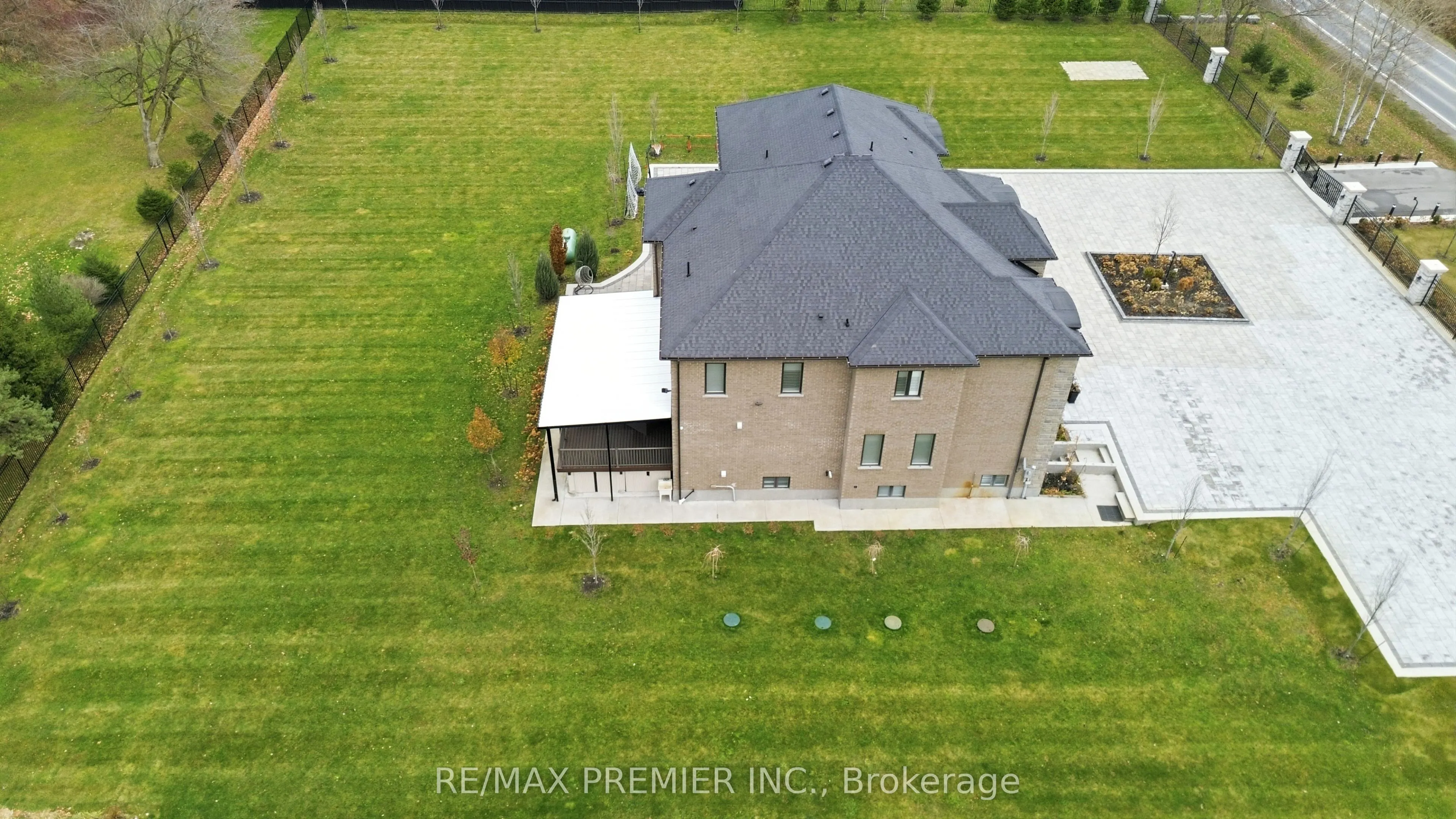 2180 King Vaughan Road S