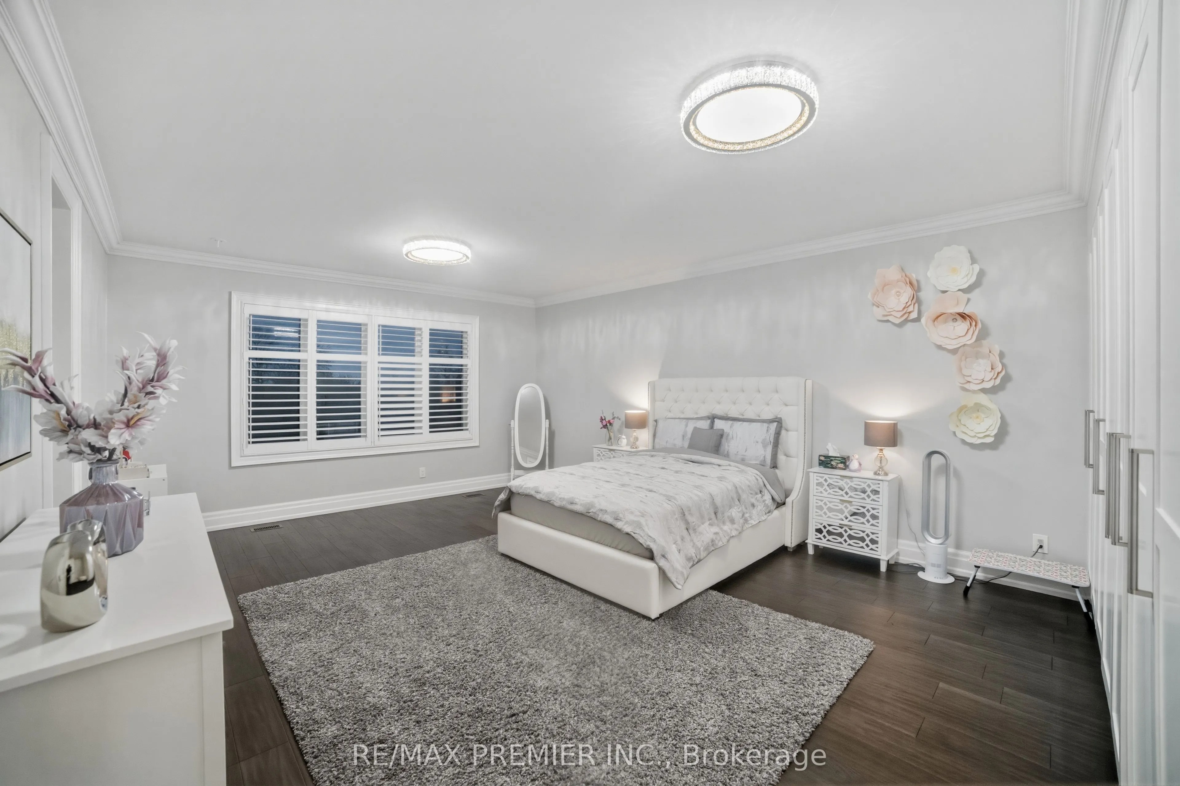 2180 King Vaughan Road S