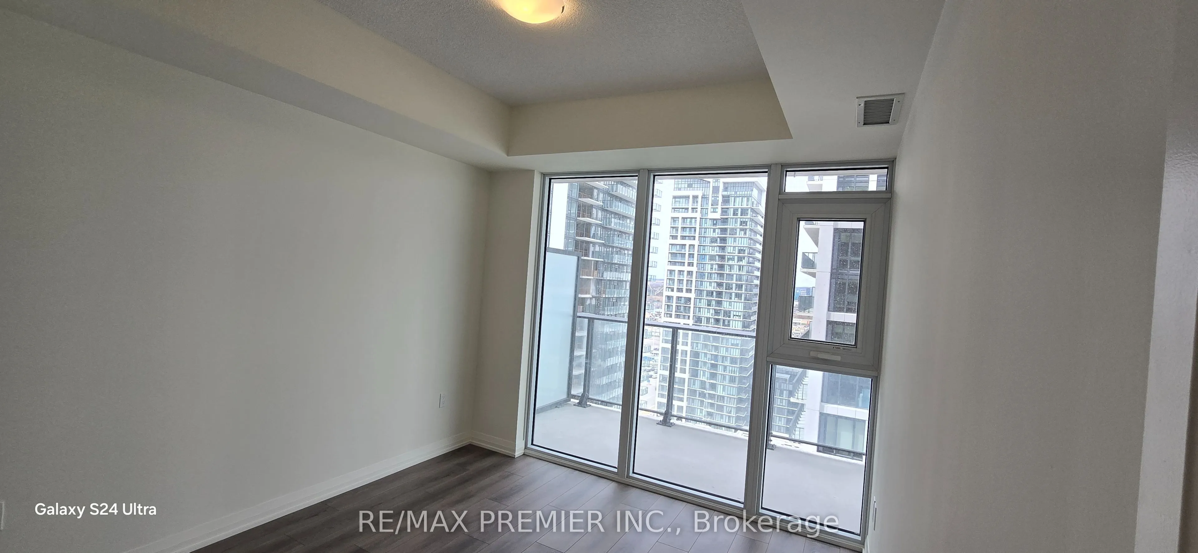 8960 Jane Street S #1819