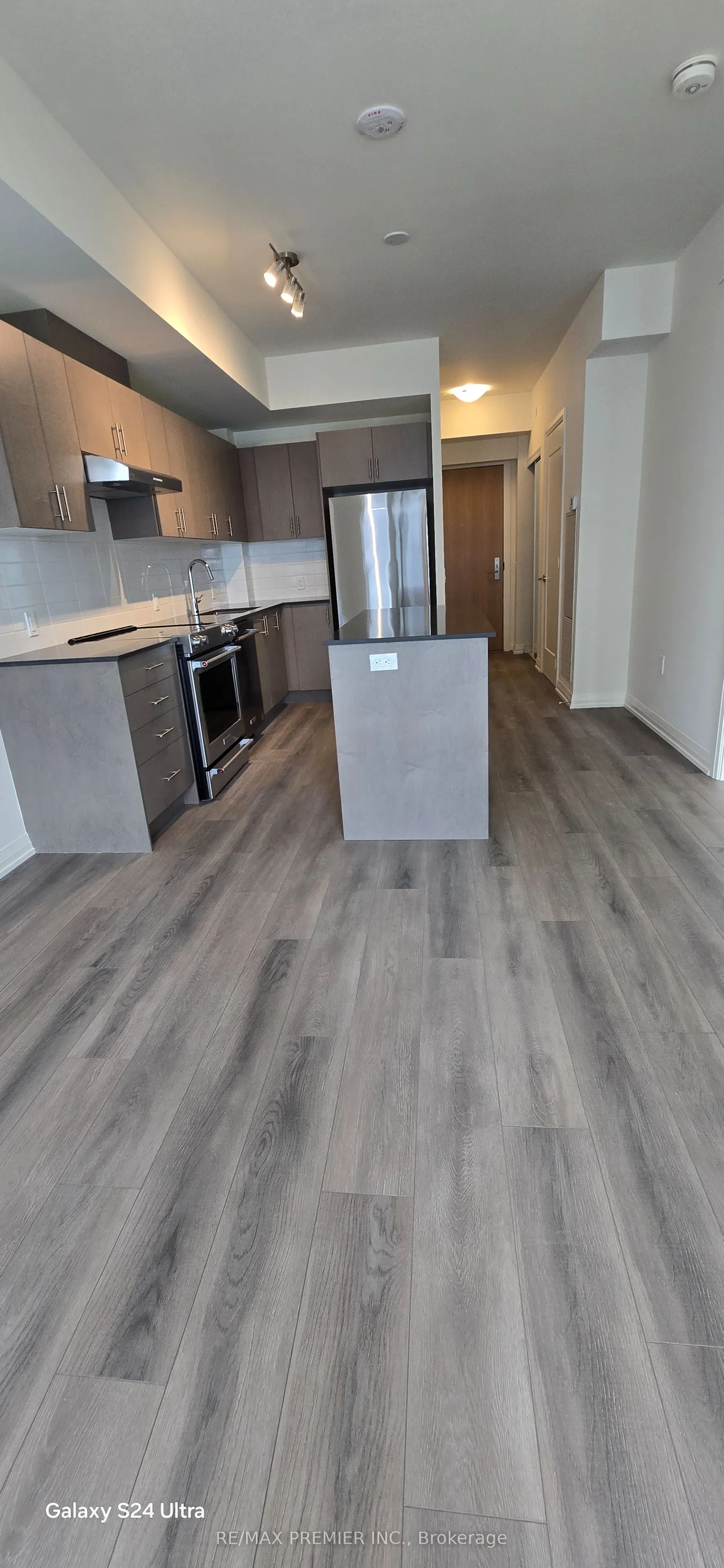 8960 Jane Street S #1819