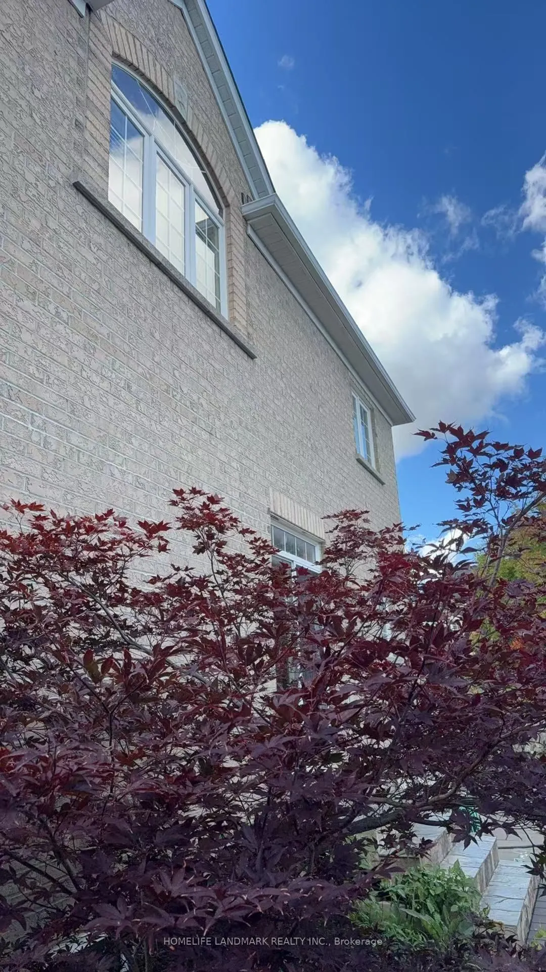 371 Dowson Loop