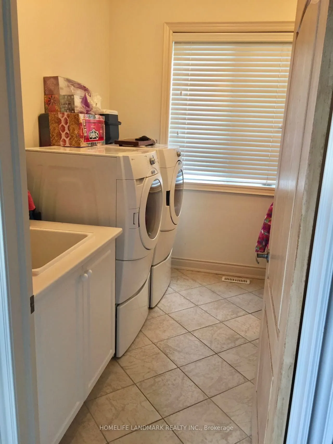 371 Dowson Loop