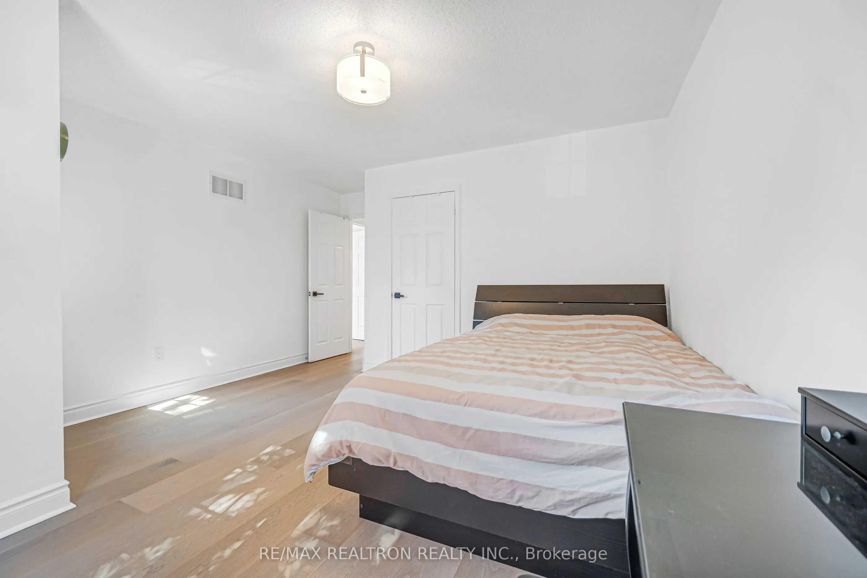 10 Macgregor Avenue