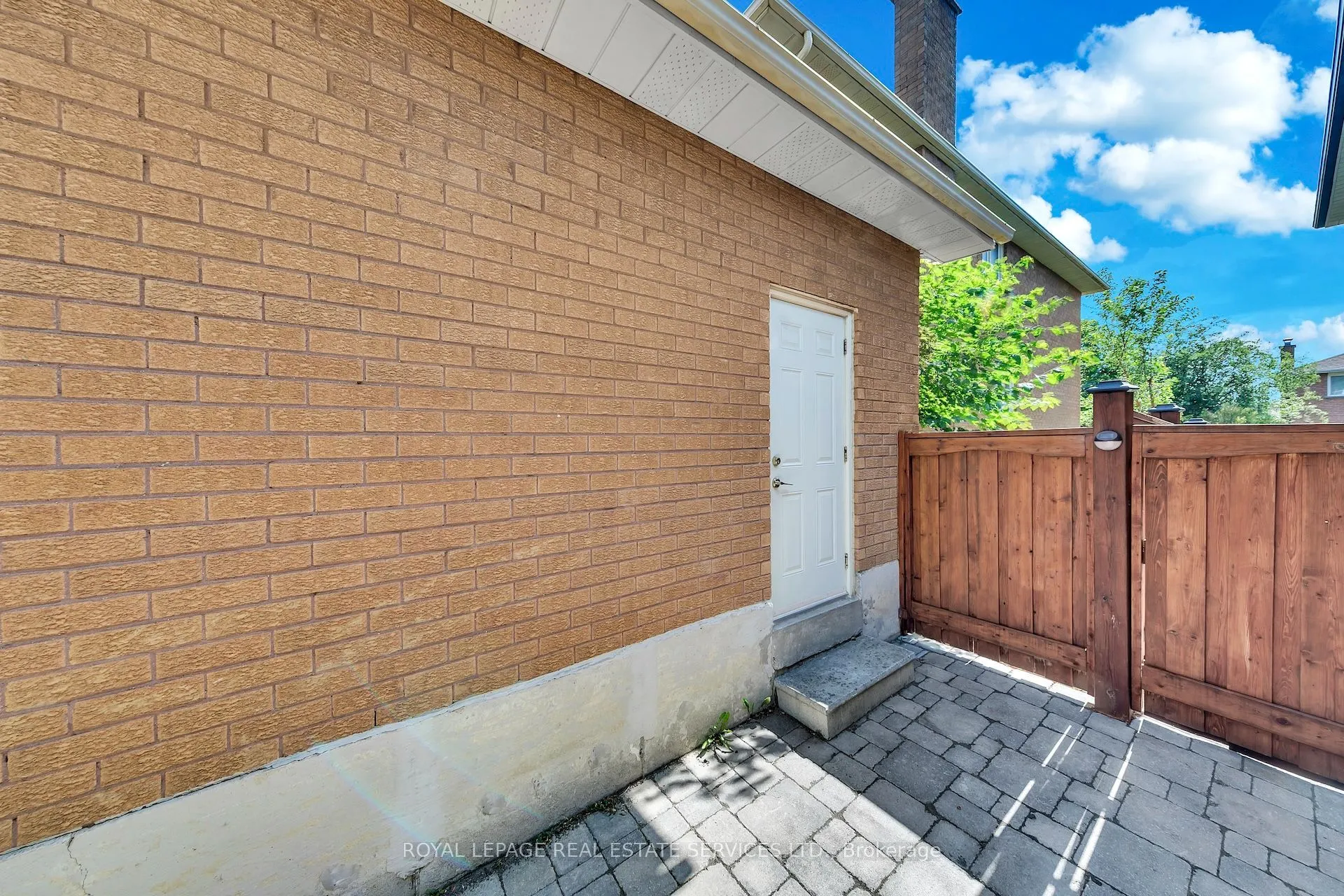 47 Velvet Crescent
