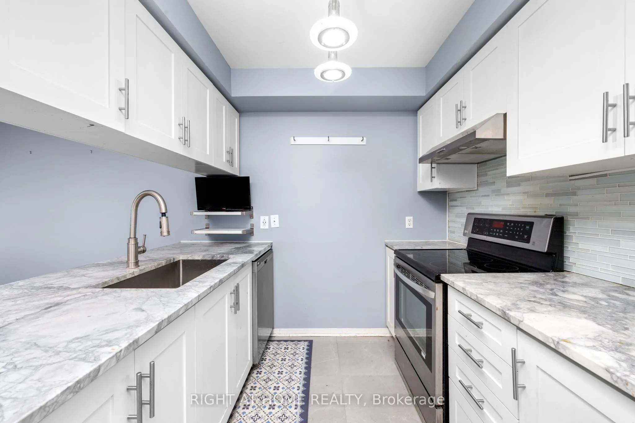 18 Clark Avenue W #176