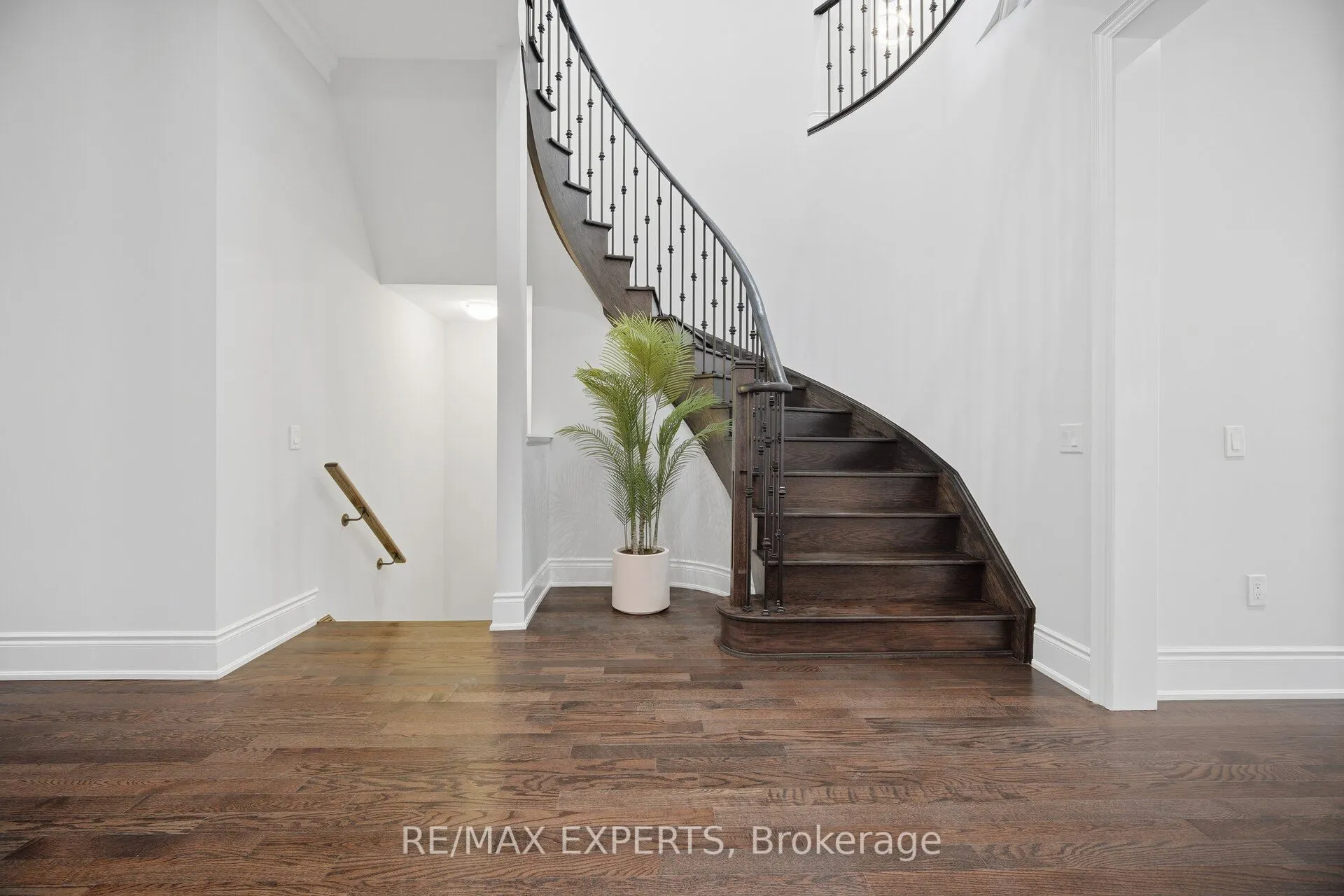 91 Woodgate Pines Drive