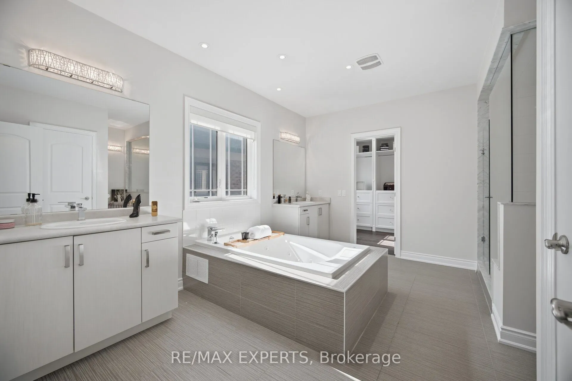 91 Woodgate Pines Drive
