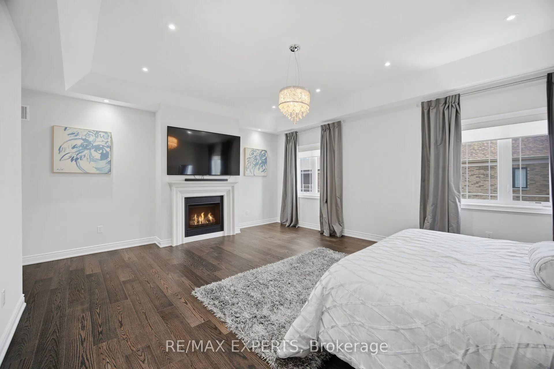 91 Woodgate Pines Drive