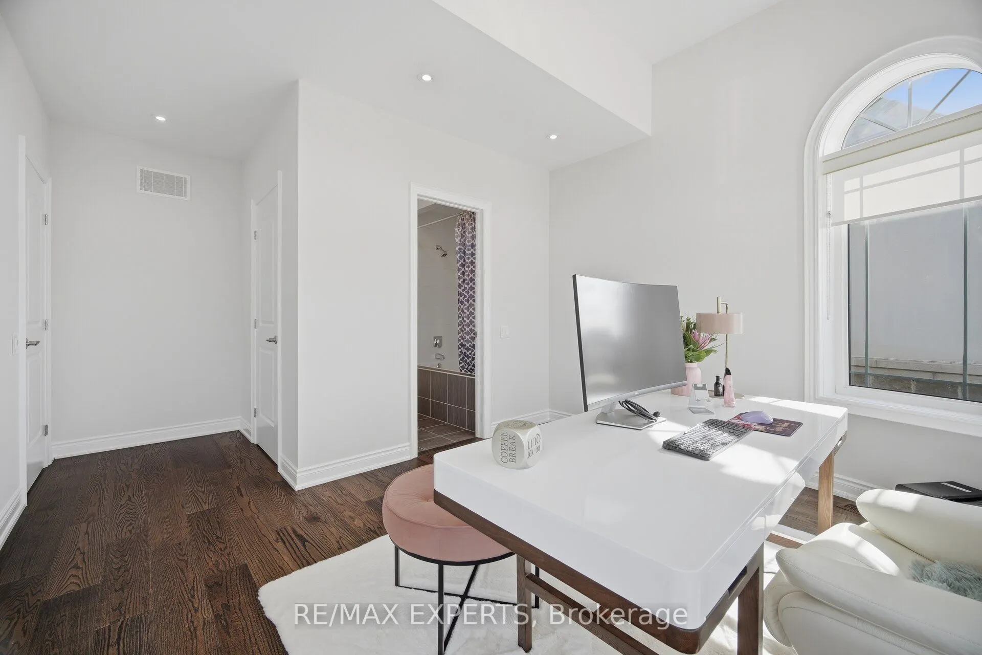 91 Woodgate Pines Drive