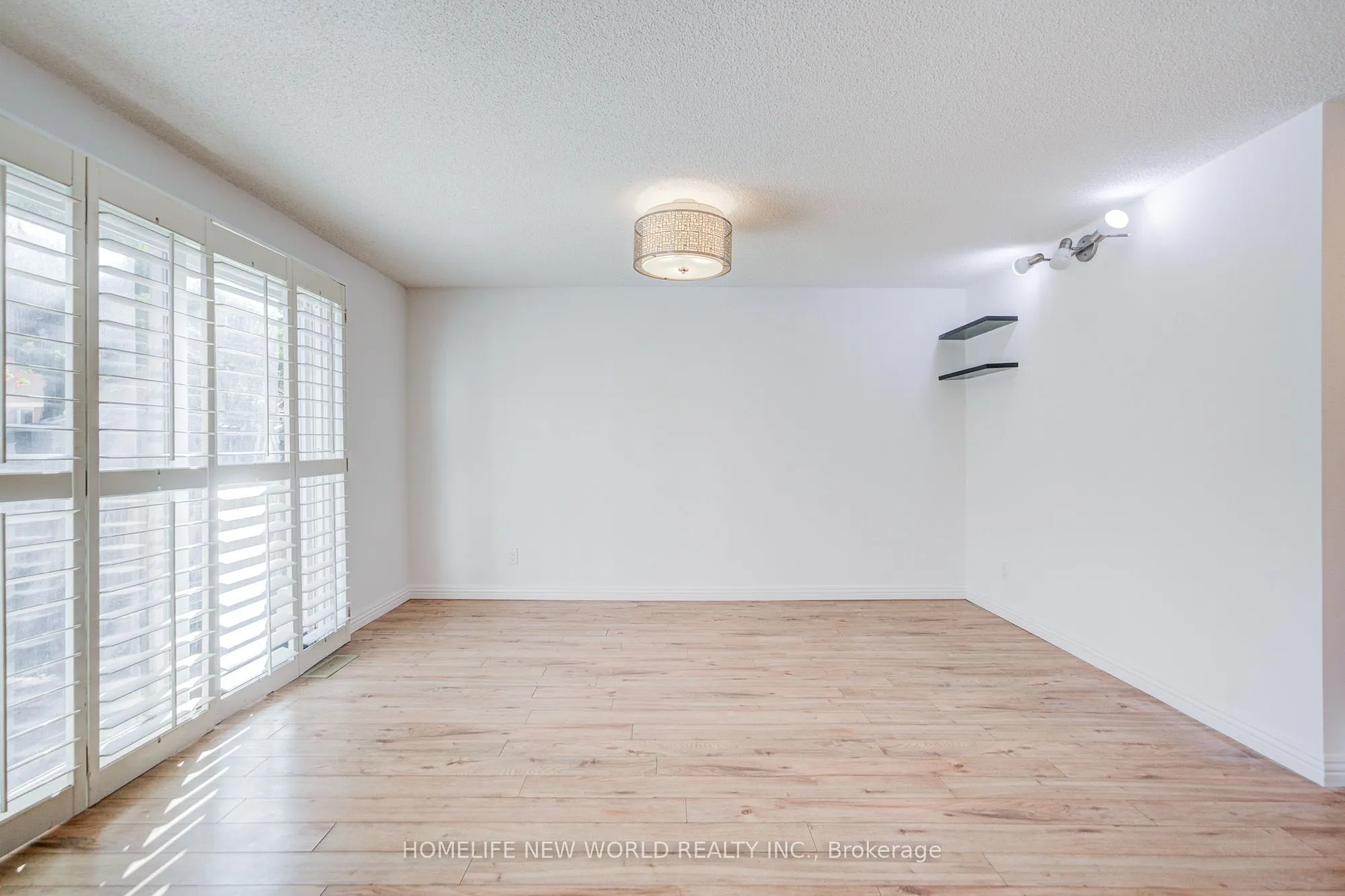 102 Madsen Crescent