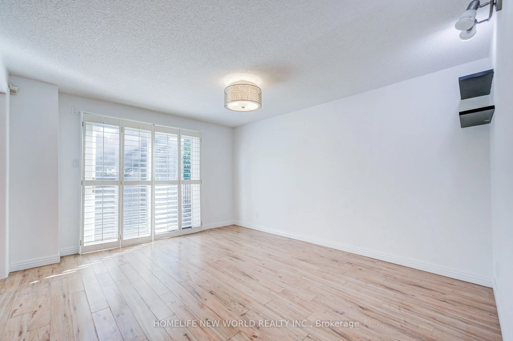 102 Madsen Crescent