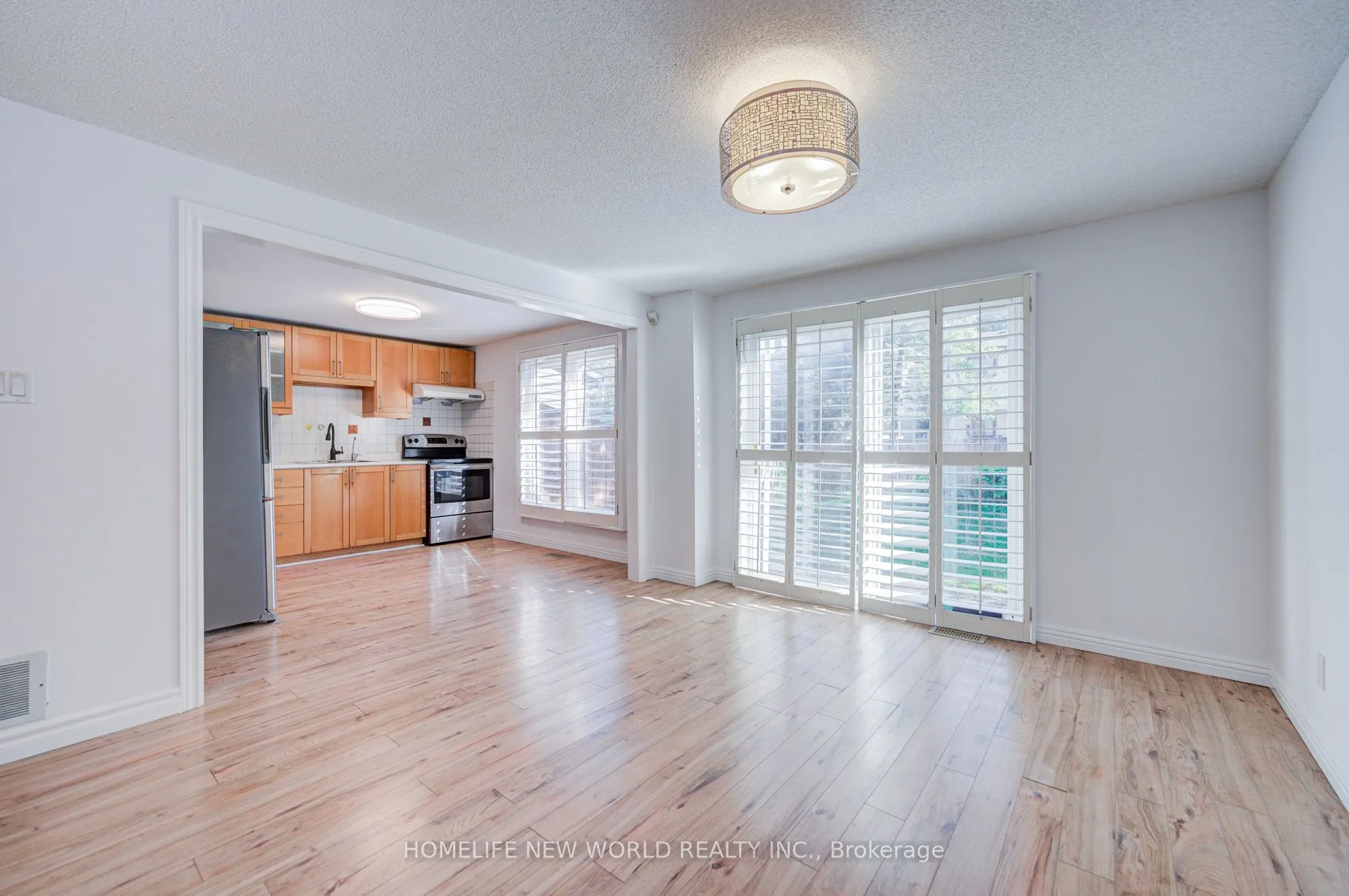 102 Madsen Crescent