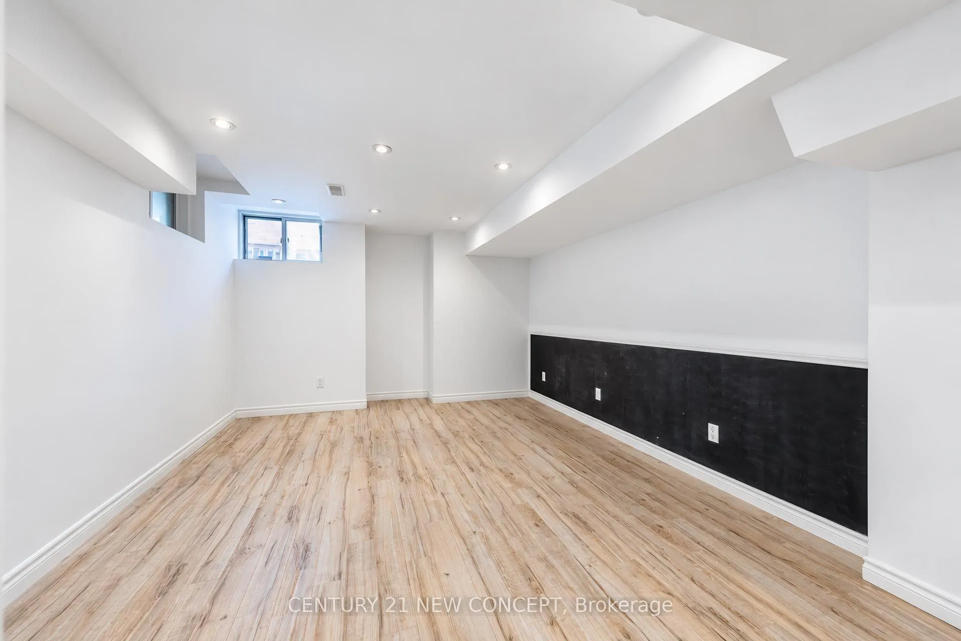 210 Lauderdale Drive E