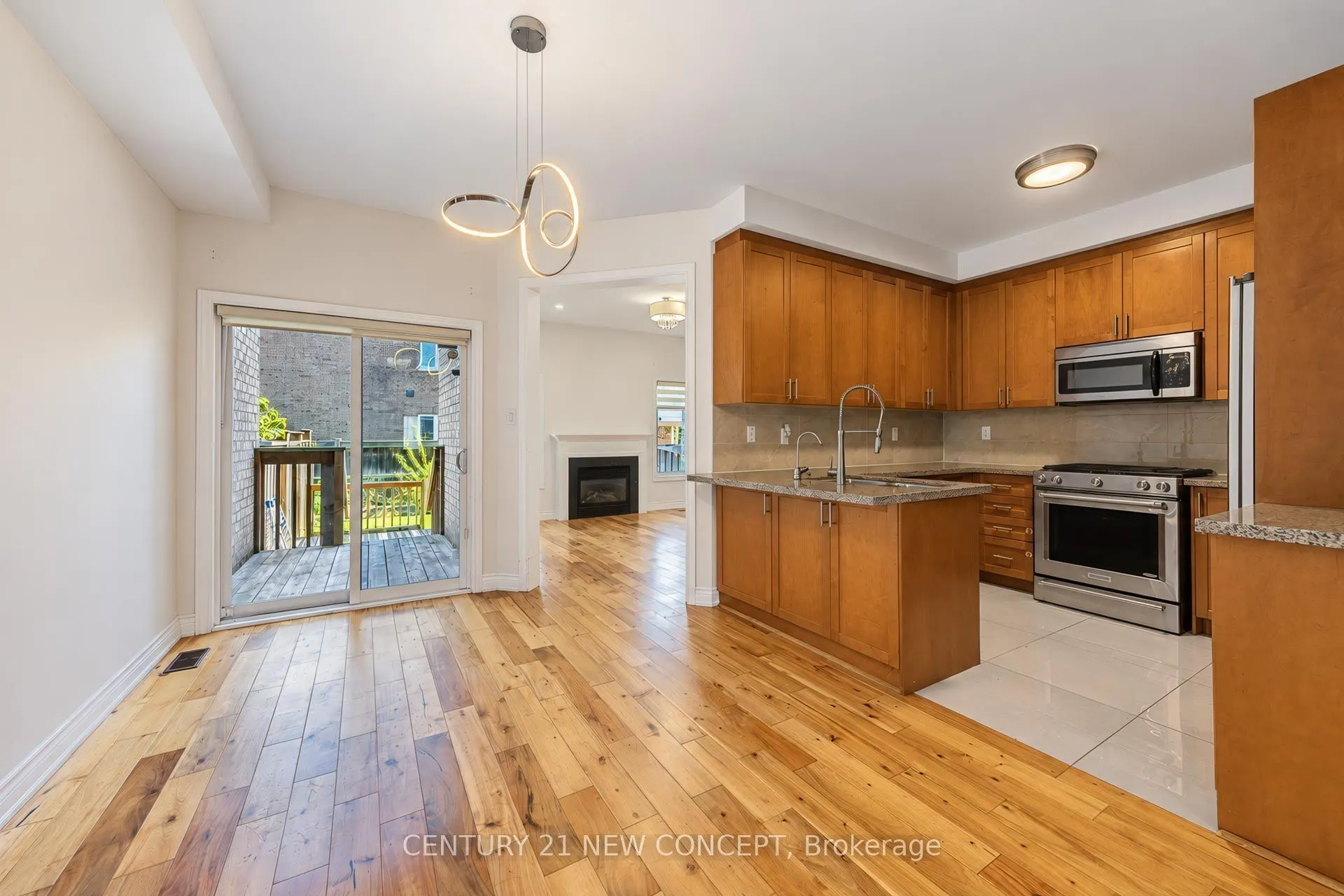 210 Lauderdale Drive E
