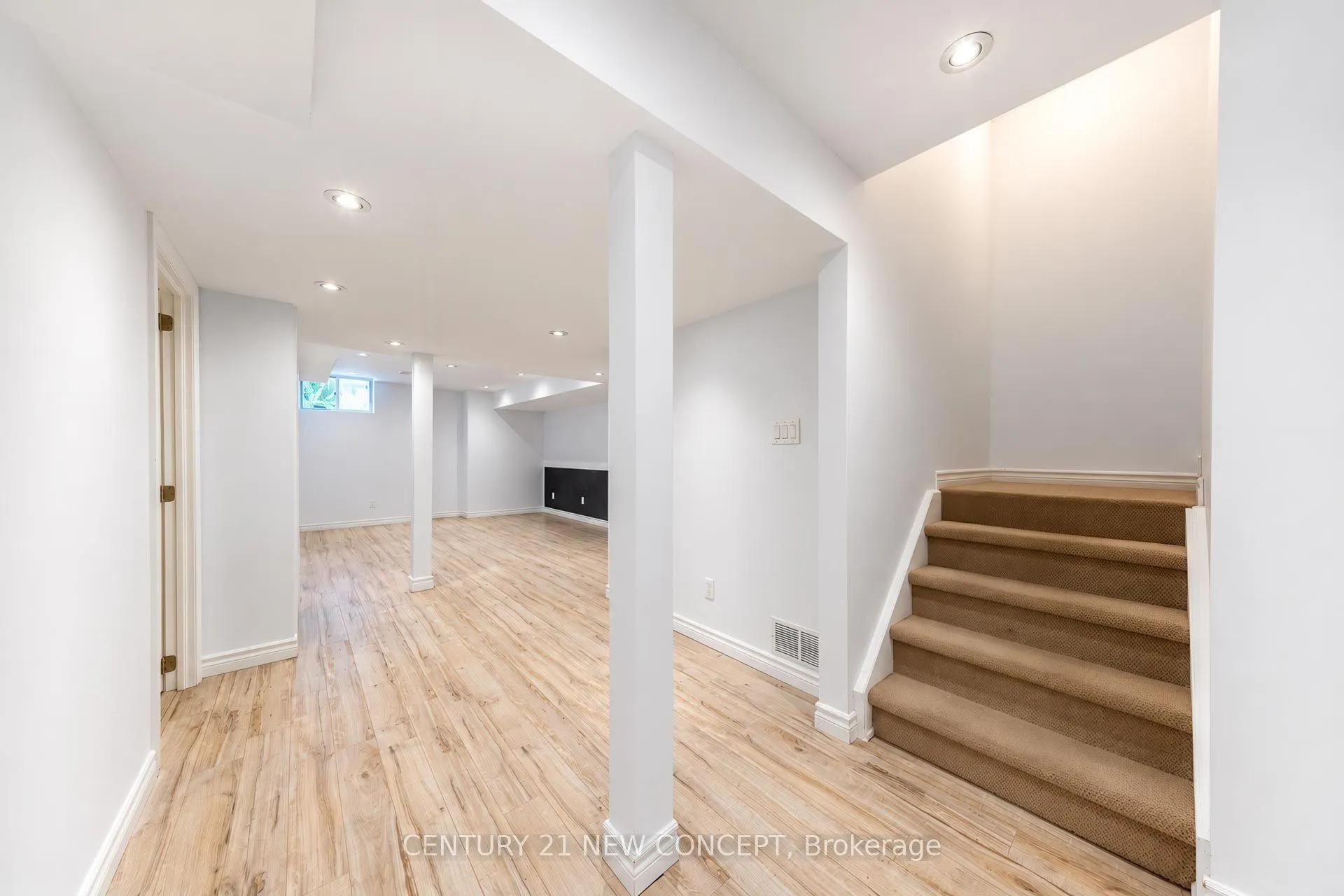 210 Lauderdale Drive E