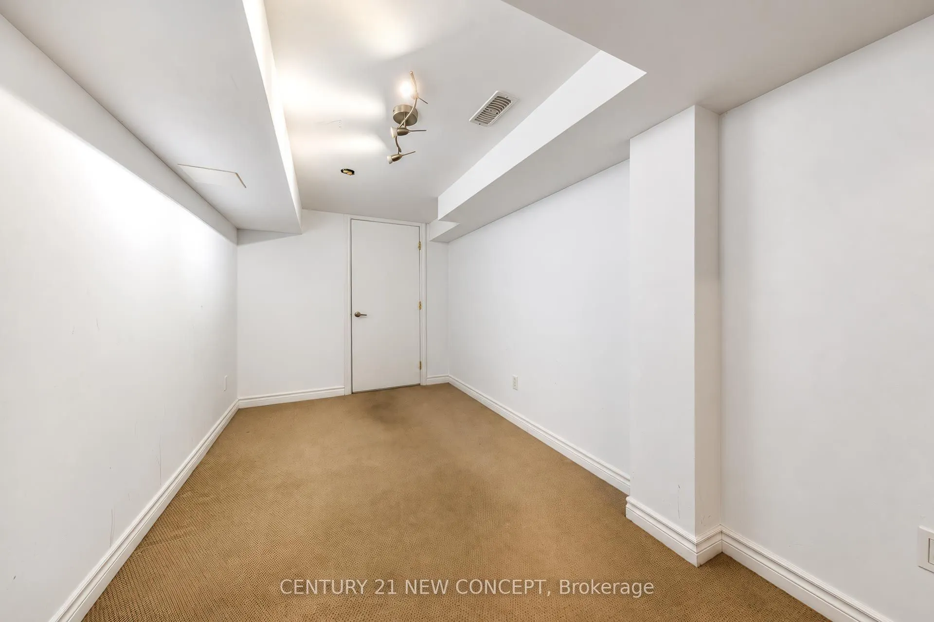 210 Lauderdale Drive E