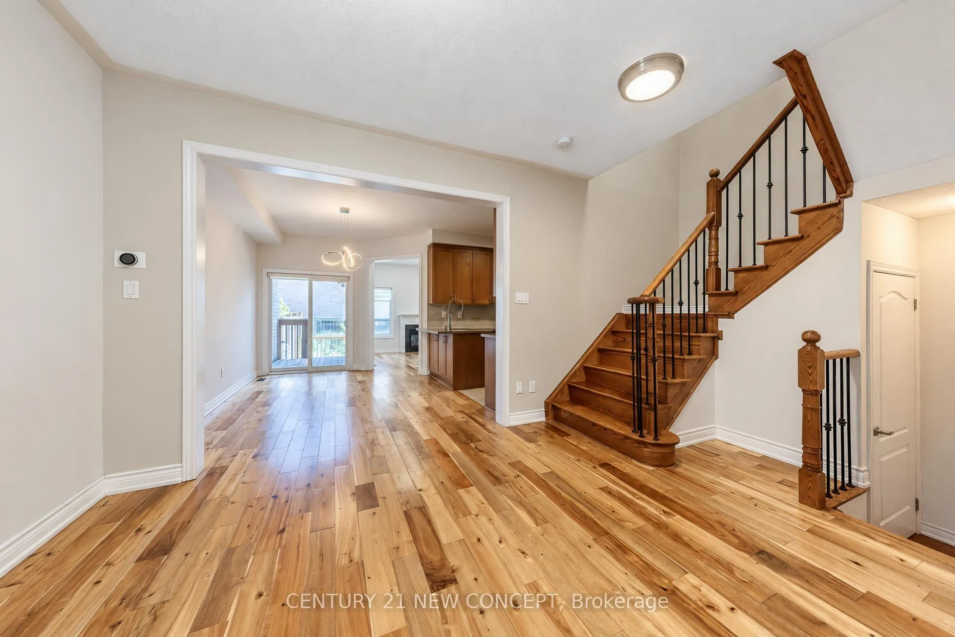 210 Lauderdale Drive E