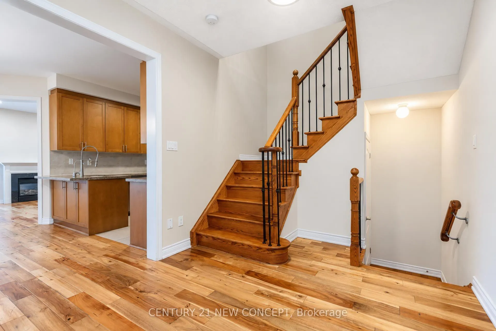 210 Lauderdale Drive E
