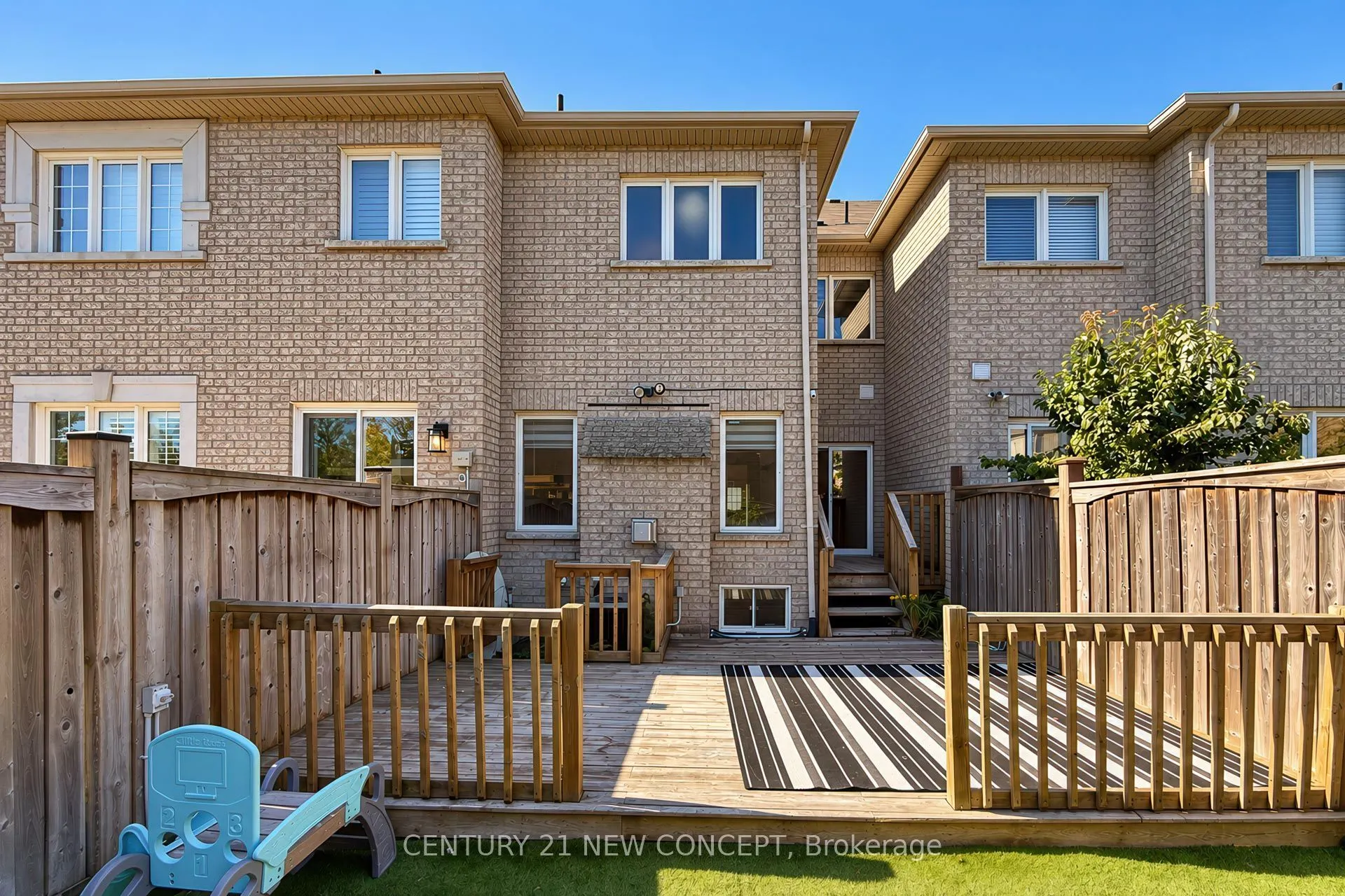 210 Lauderdale Drive E