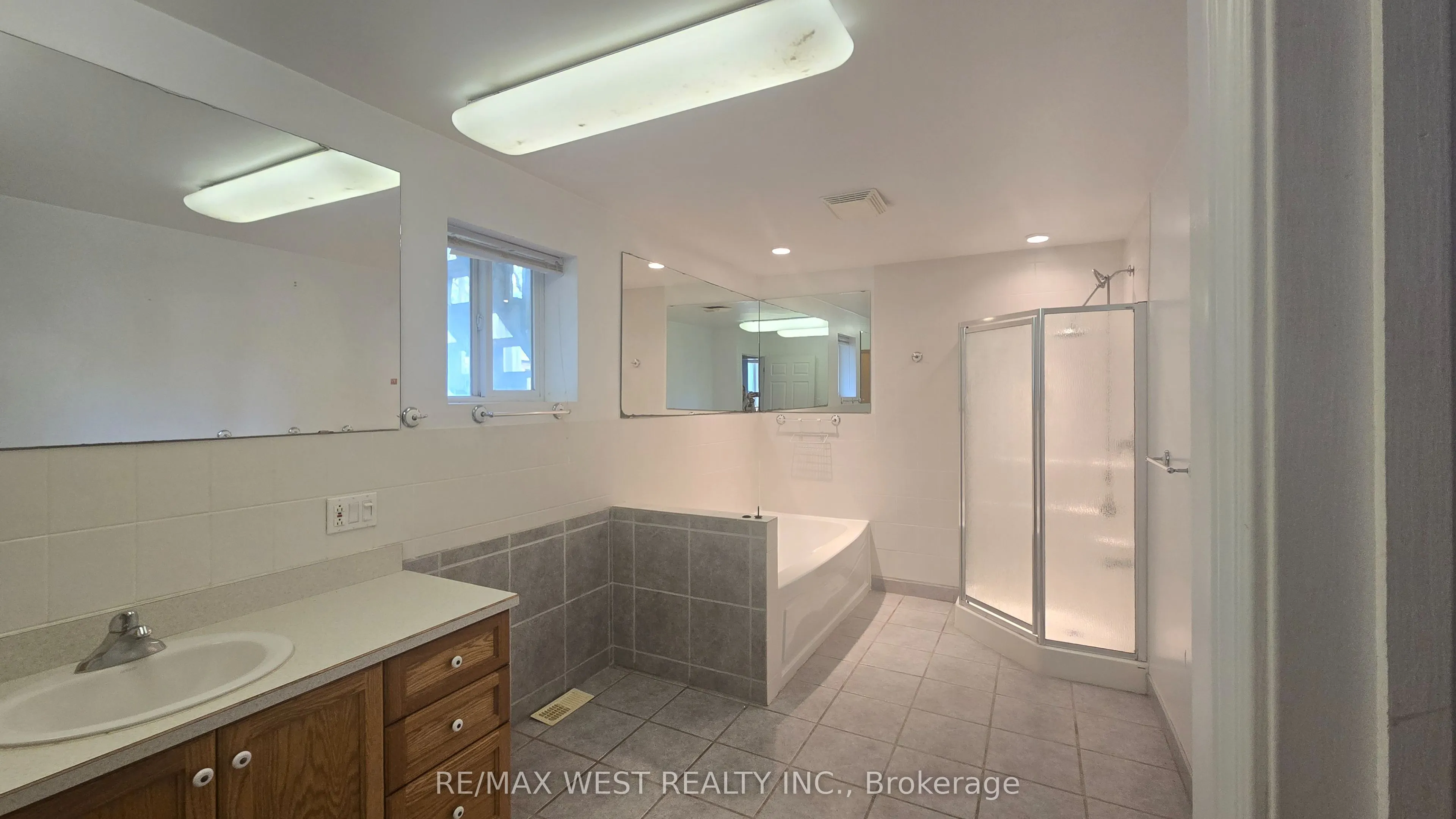 5427 Yonge Street