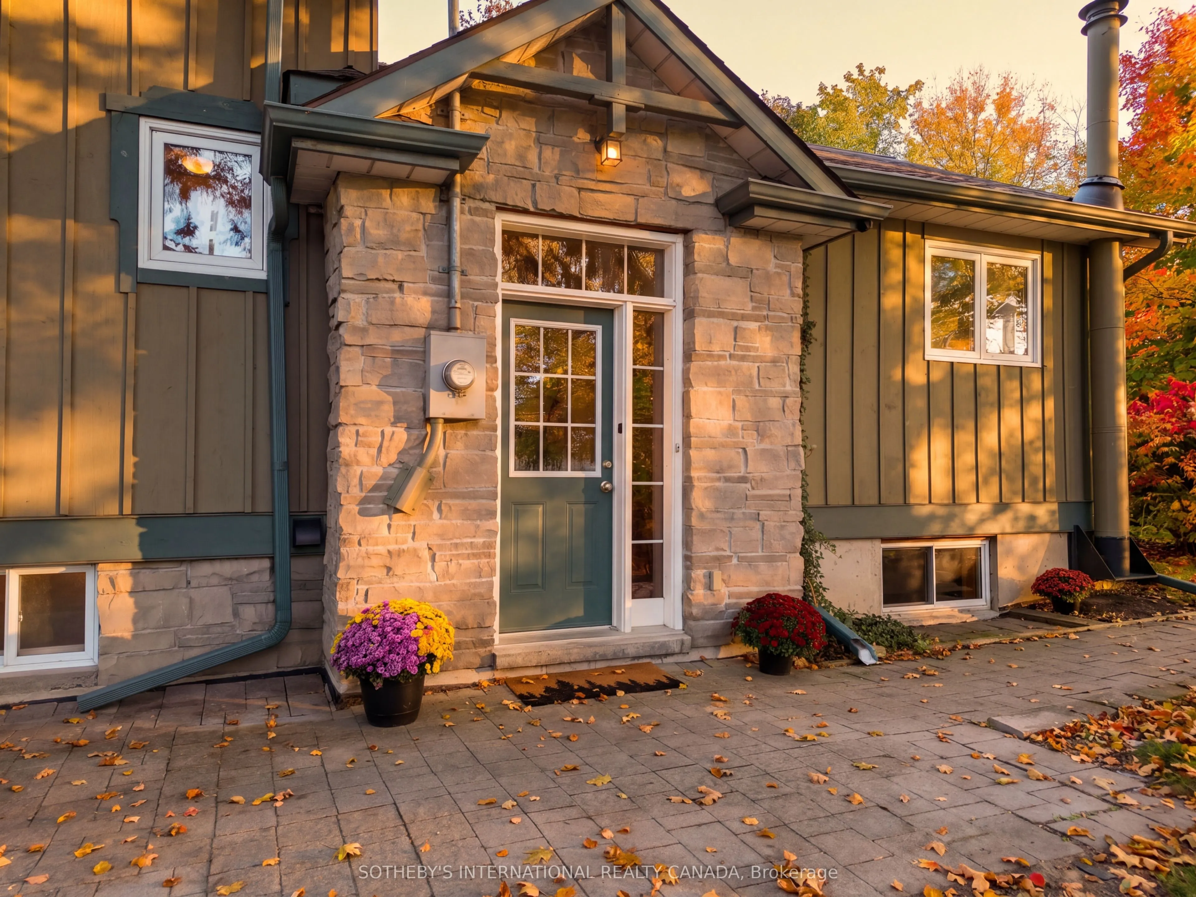 131 John Street E