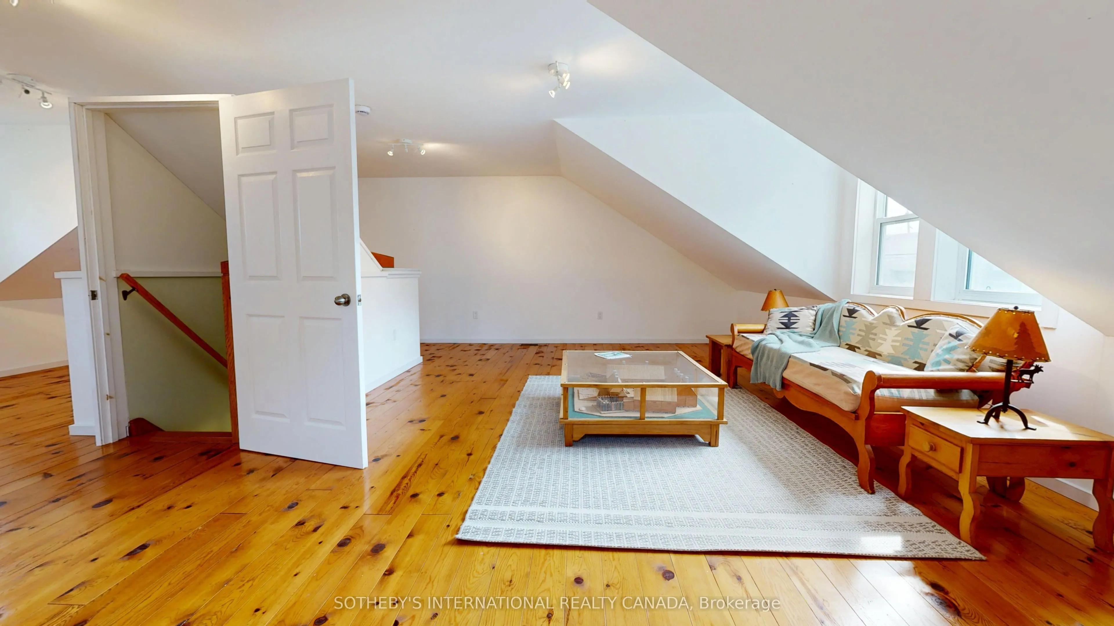 131 John Street E