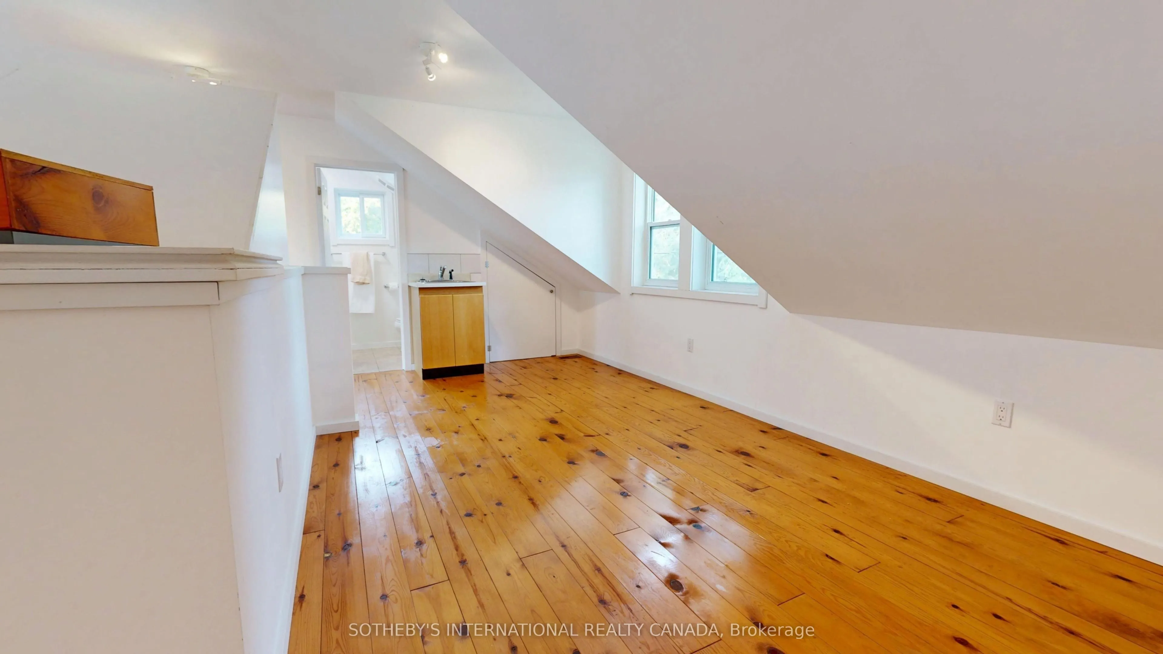 131 John Street E